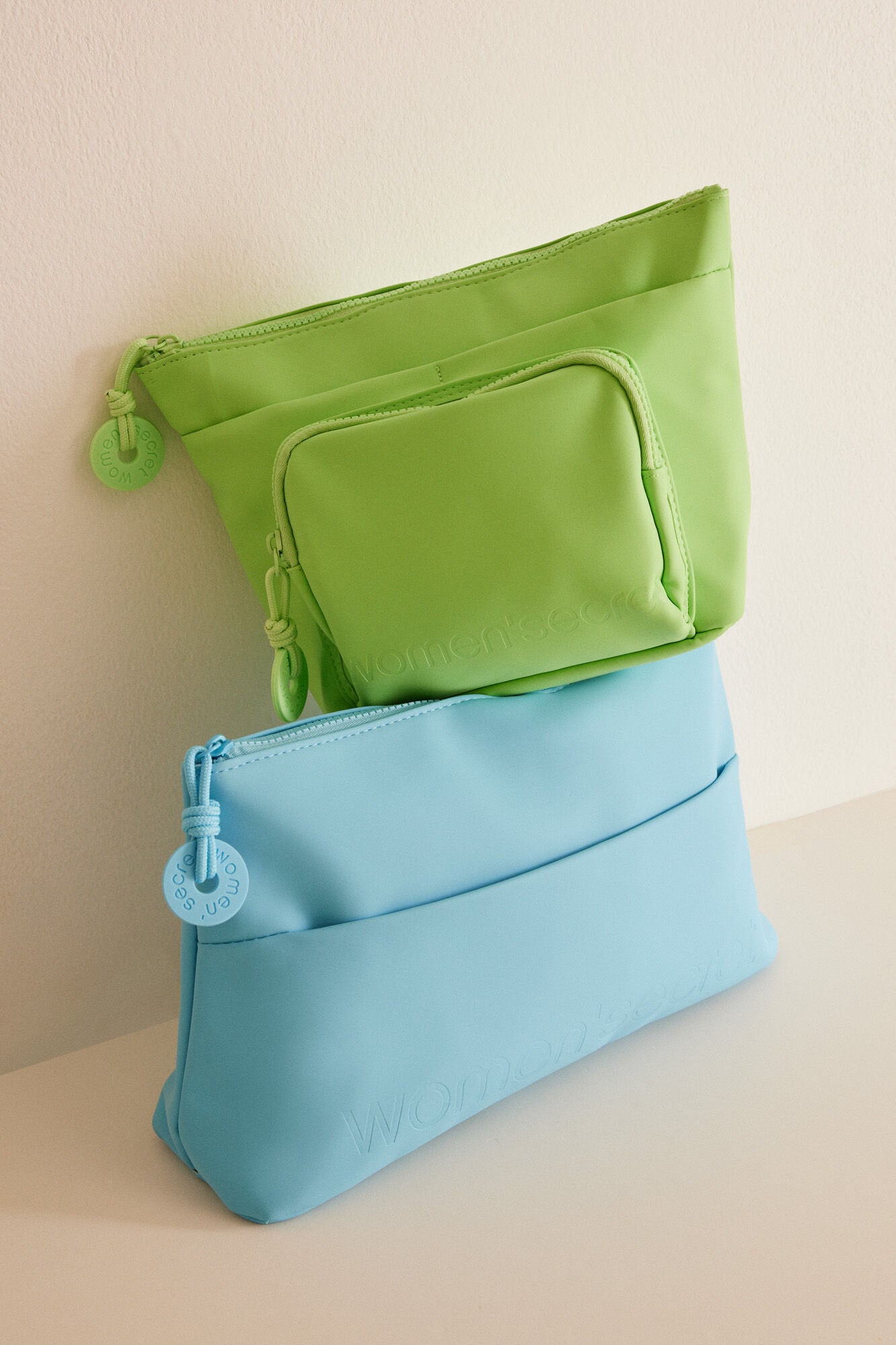 Blue Rubber Rectangular Toiletry Bag_4847901_11_06