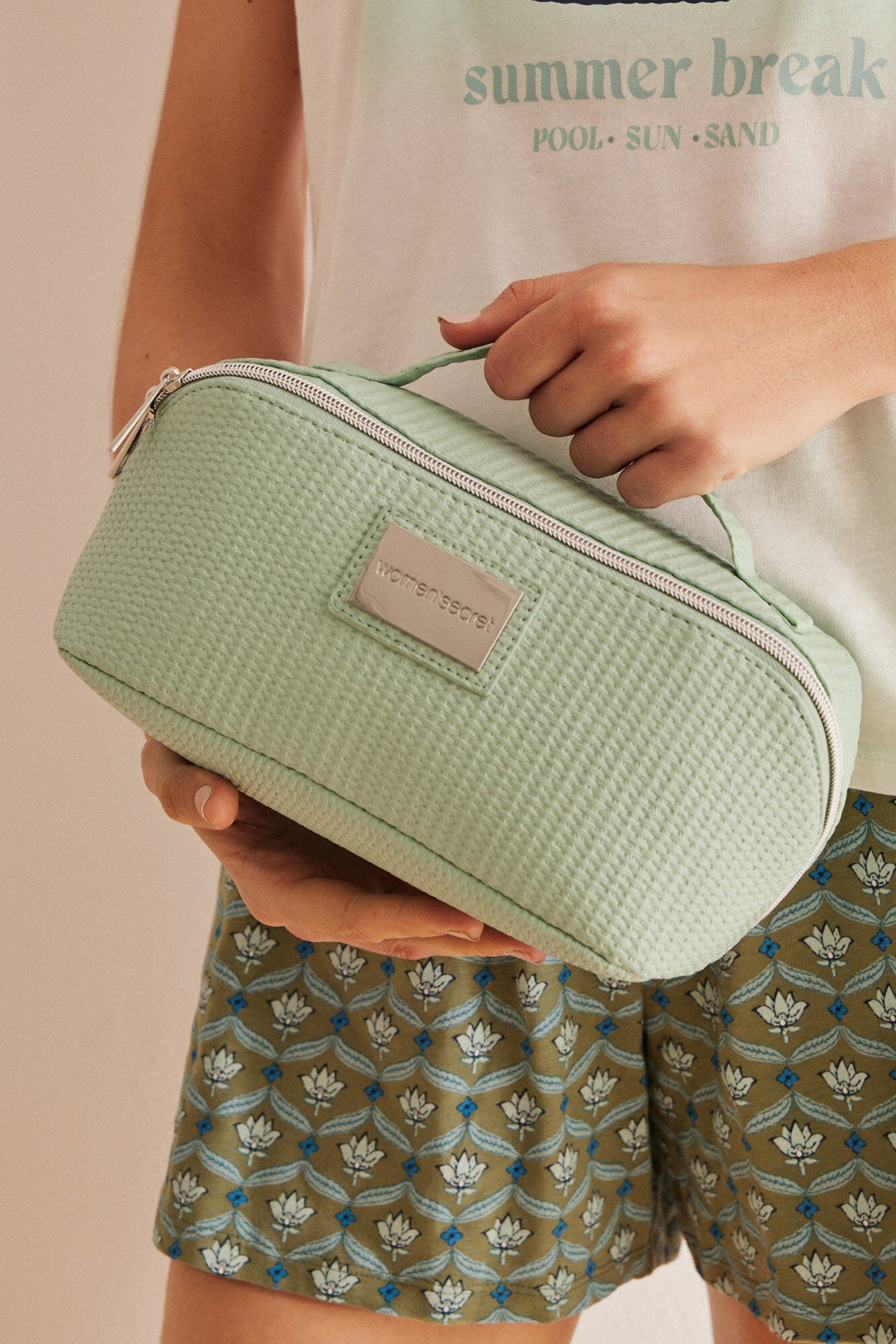 Green Medium Vanity Case_4847907_21_01