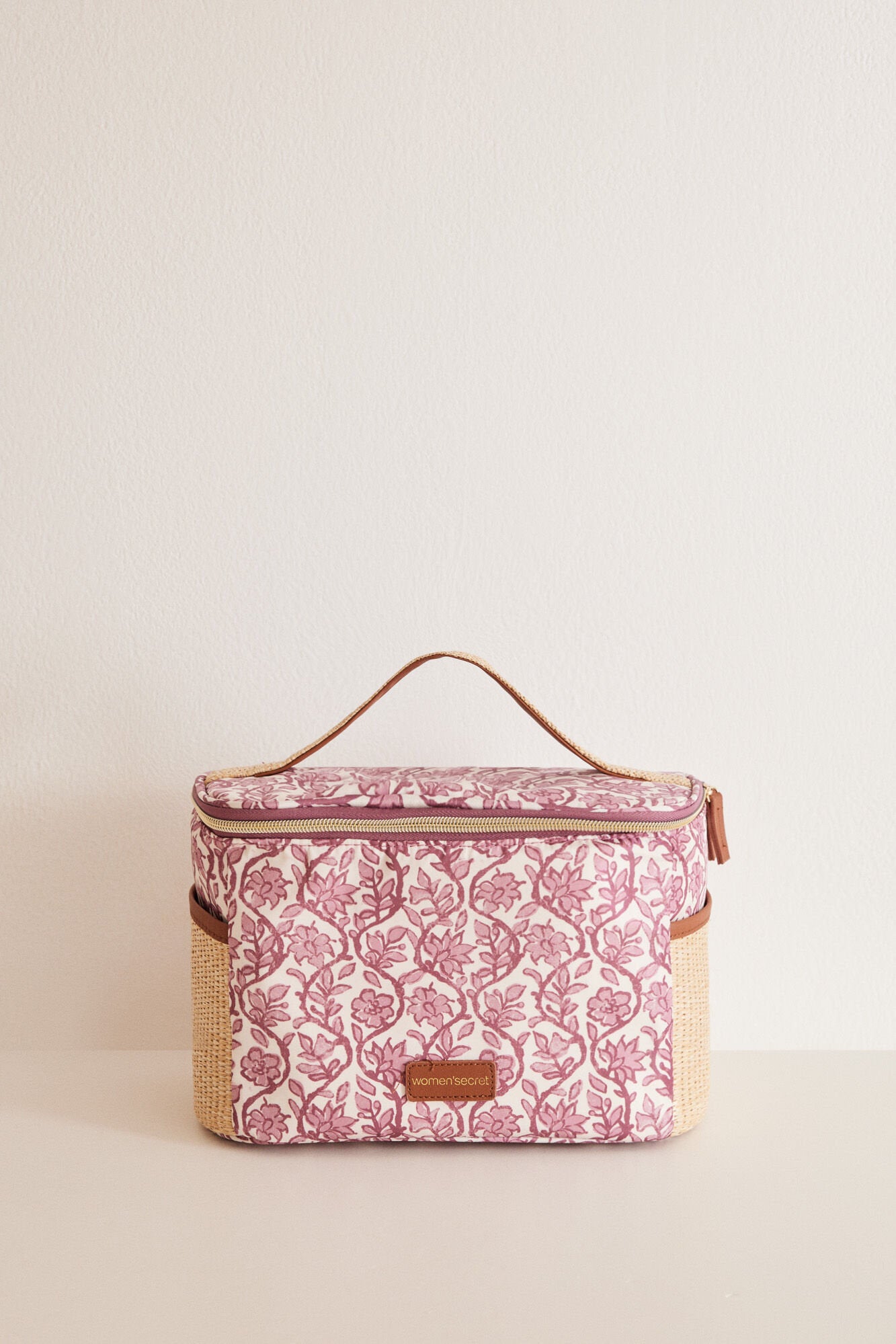 Maroon Big Vanity Case_4847912_69_03