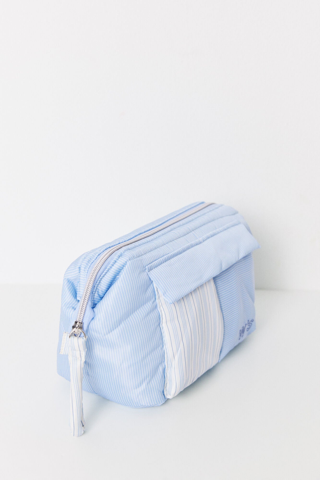 Women Secret_Large Nylon Toiletry Bag with Striped Print_4849223_12_04