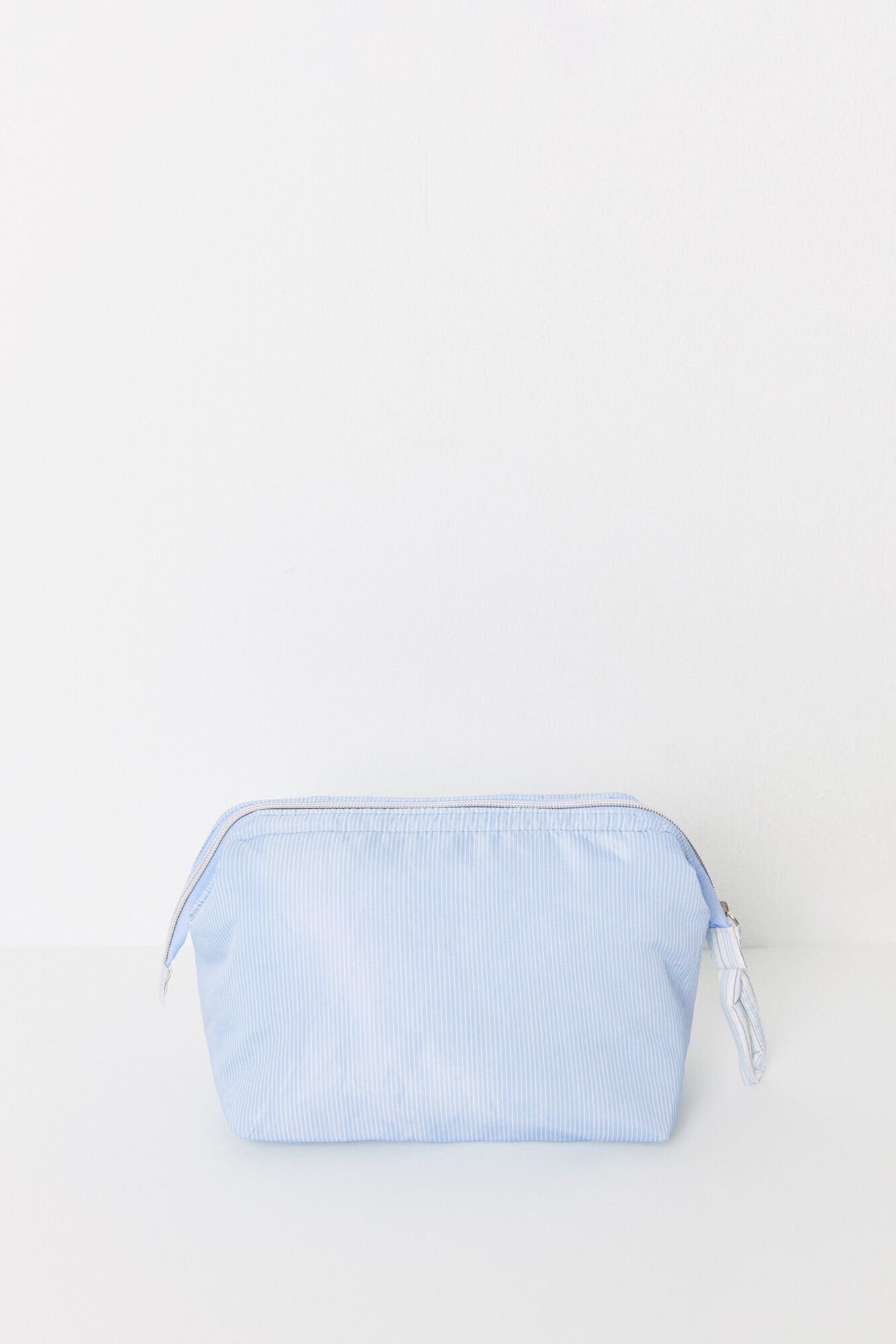 Women Secret_Large Nylon Toiletry Bag with Striped Print_4849223_12_05