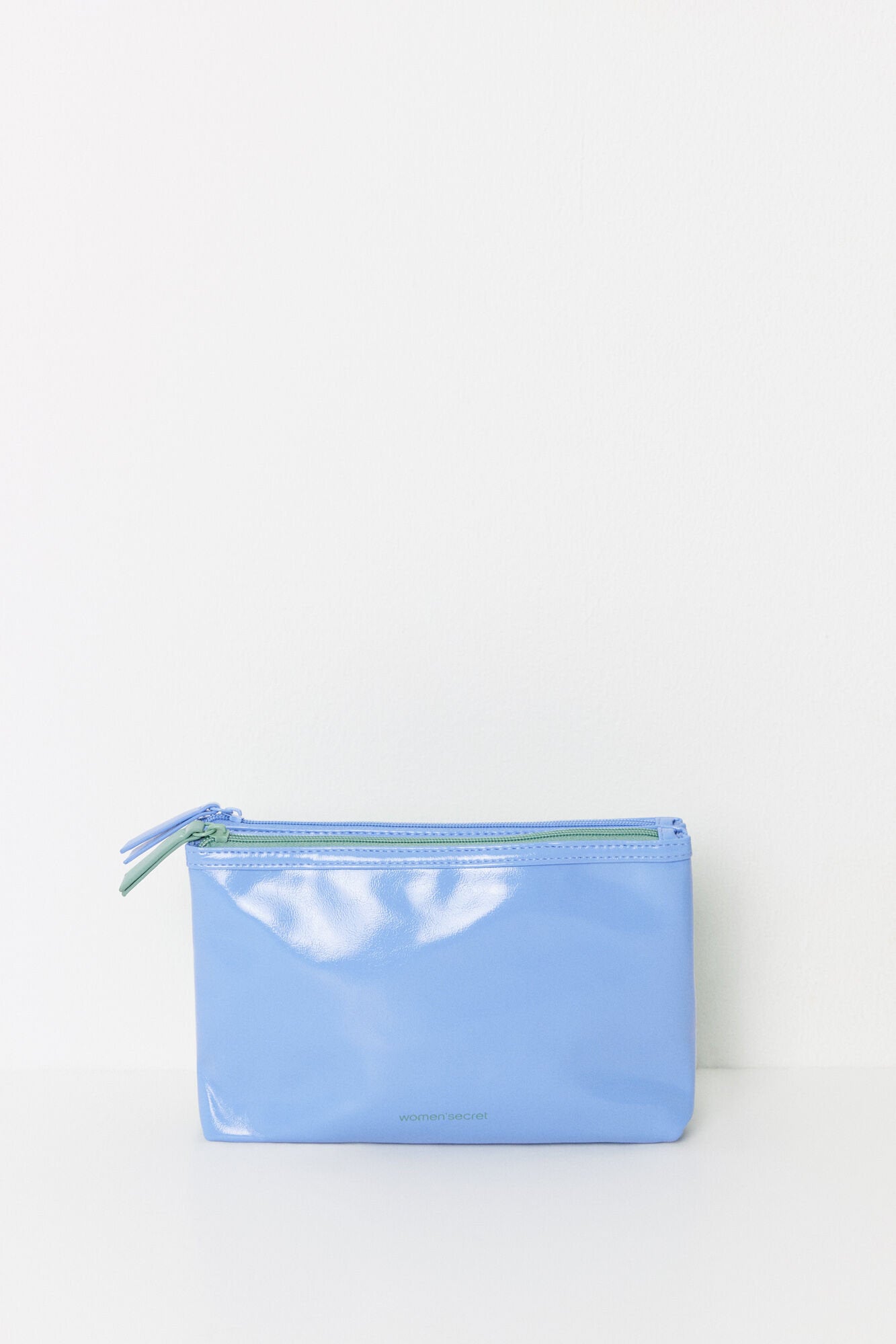 Women Secret_Medium Blue and Green Patent Leather Toiletry Bag_4849225_97_01