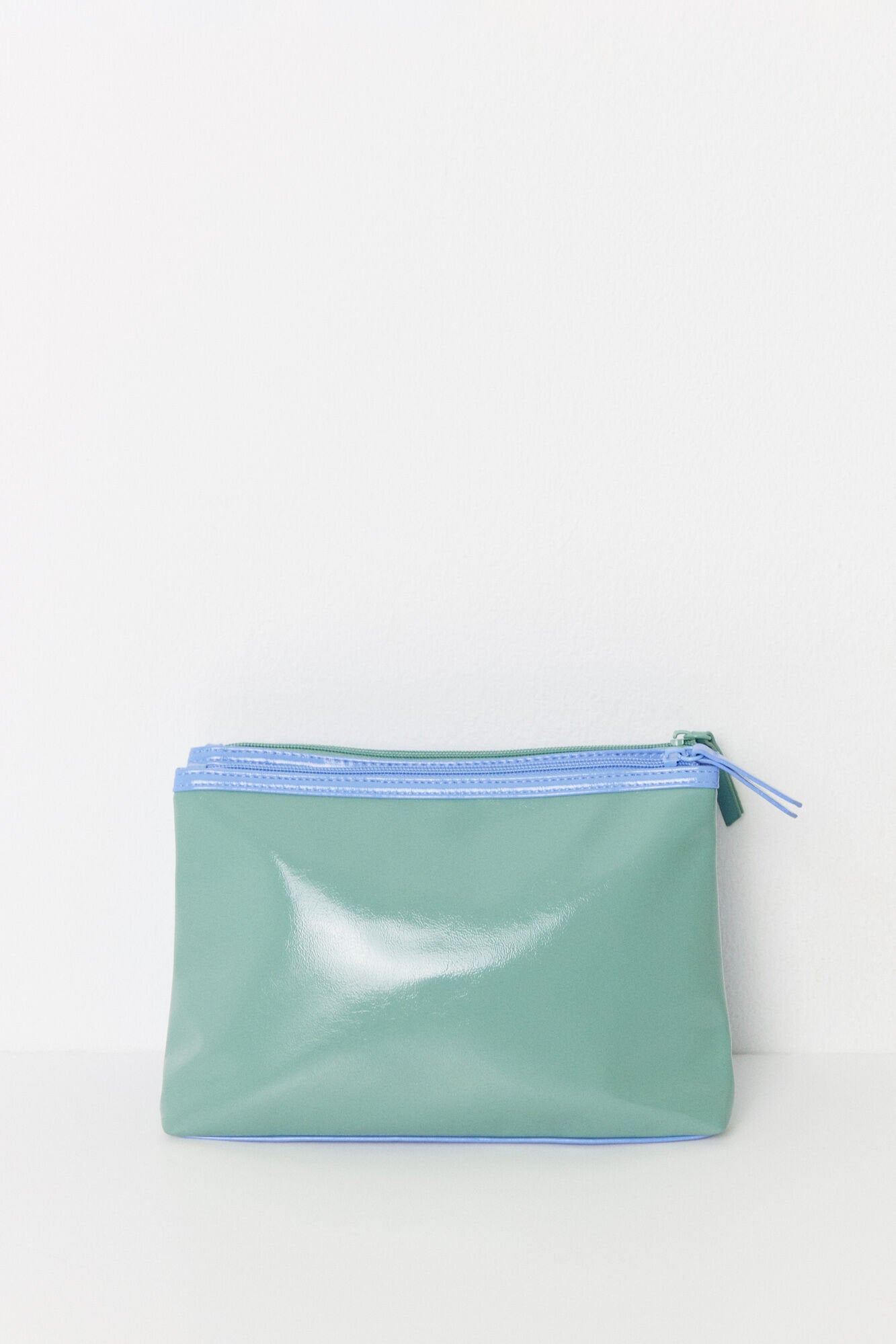 Women Secret_Medium Blue and Green Patent Leather Toiletry Bag_4849225_97_04
