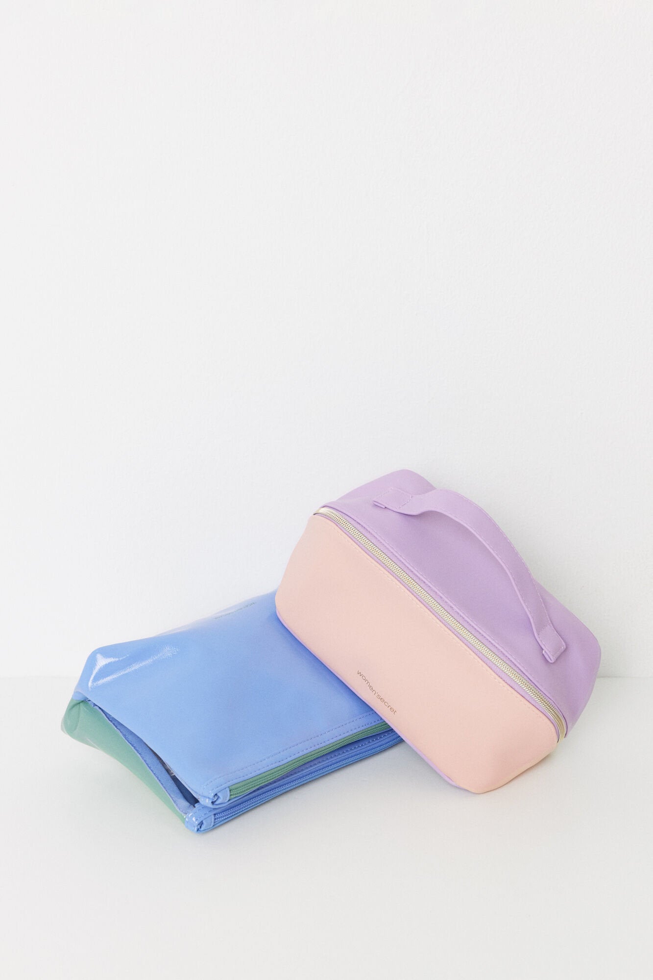 Women Secret_Medium Blue and Green Patent Leather Toiletry Bag_4849225_97_06