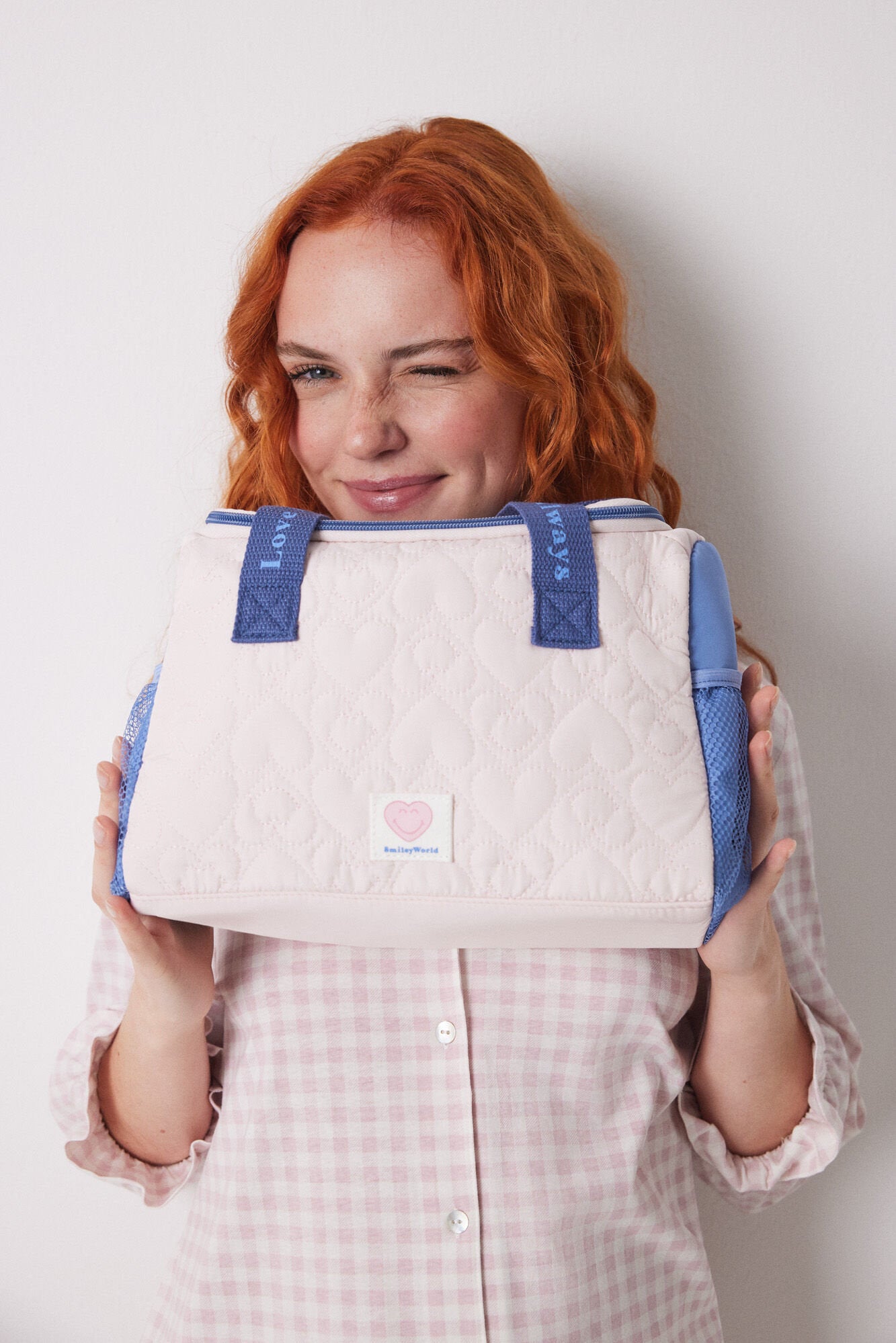Women Secret_Large Padded Toiletry Bag with Smiley Hearts_4849227_71_03