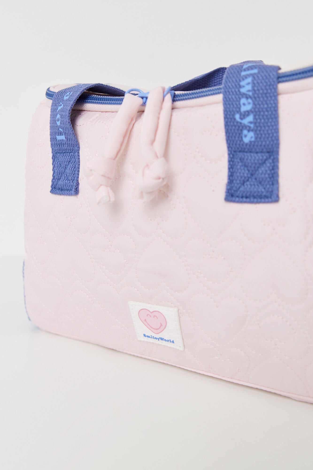 Women Secret_Large Padded Toiletry Bag with Smiley Hearts_4849227_71_06