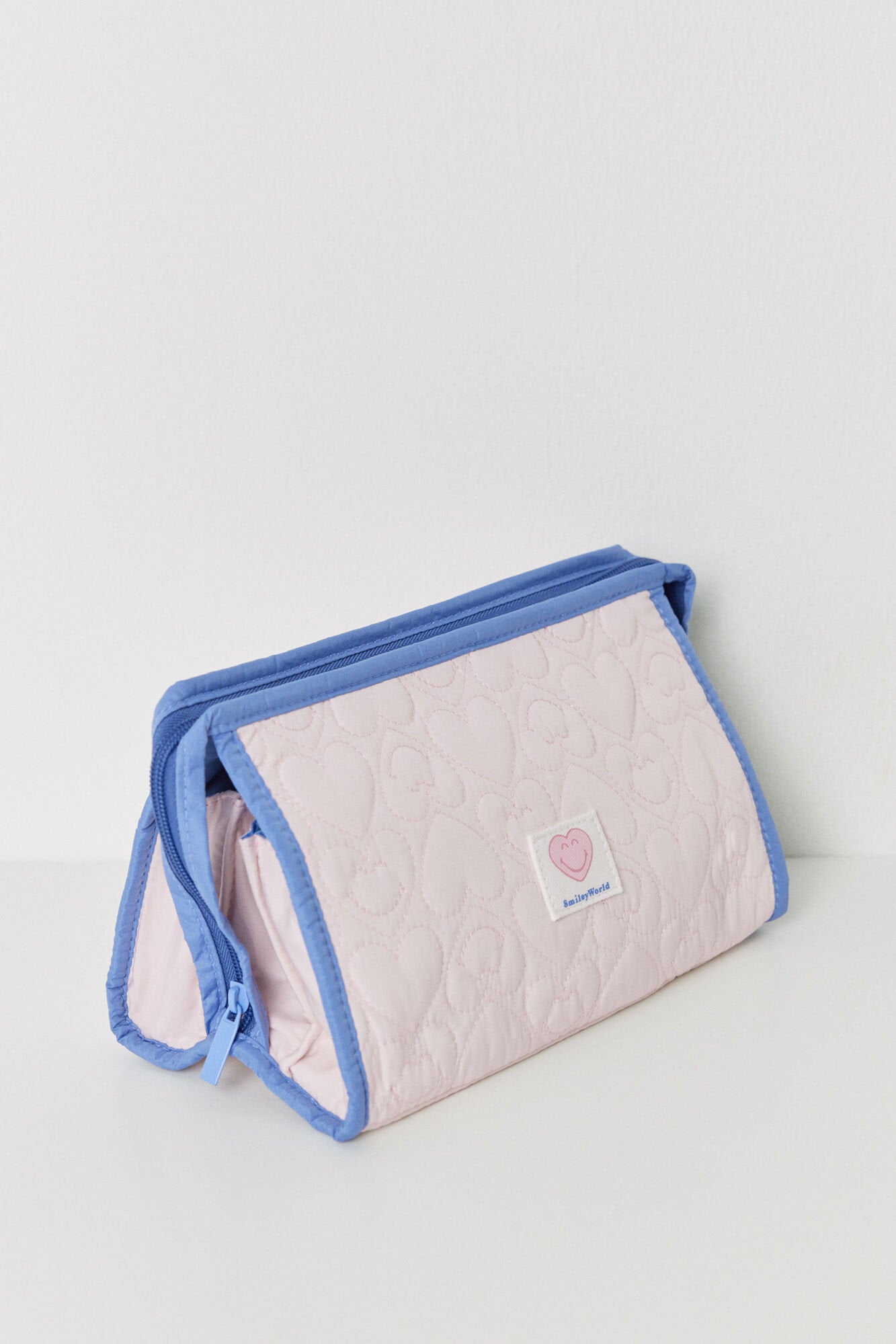 Women Secret_Medium Padded Smiley Hearts Toiletry Bag_4849228_12_04