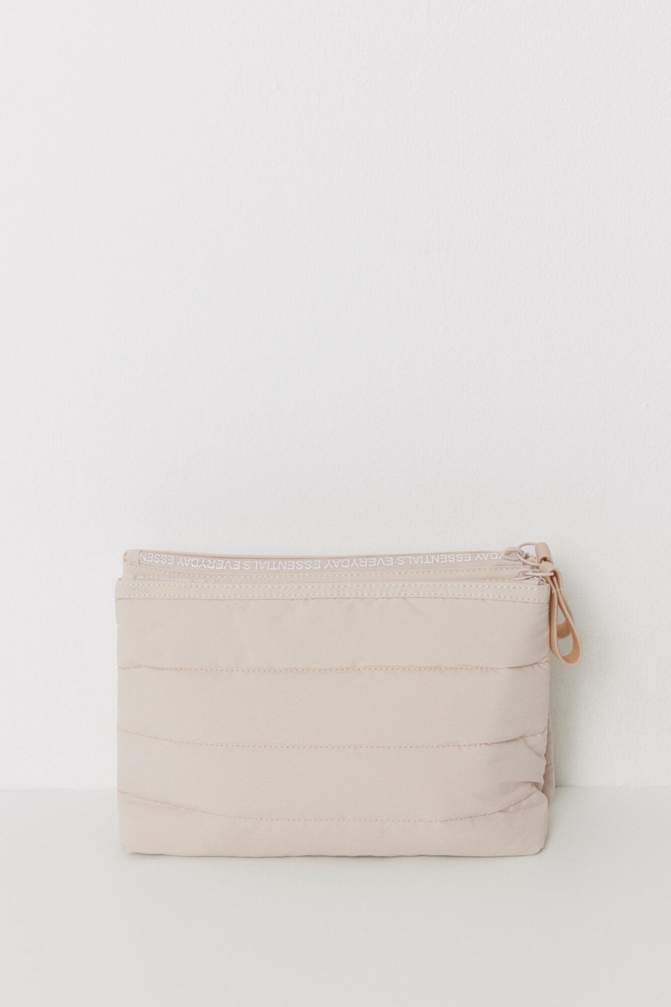 Women Secret_Medium Grey Padded Toiletry Bag_4849231_47_04