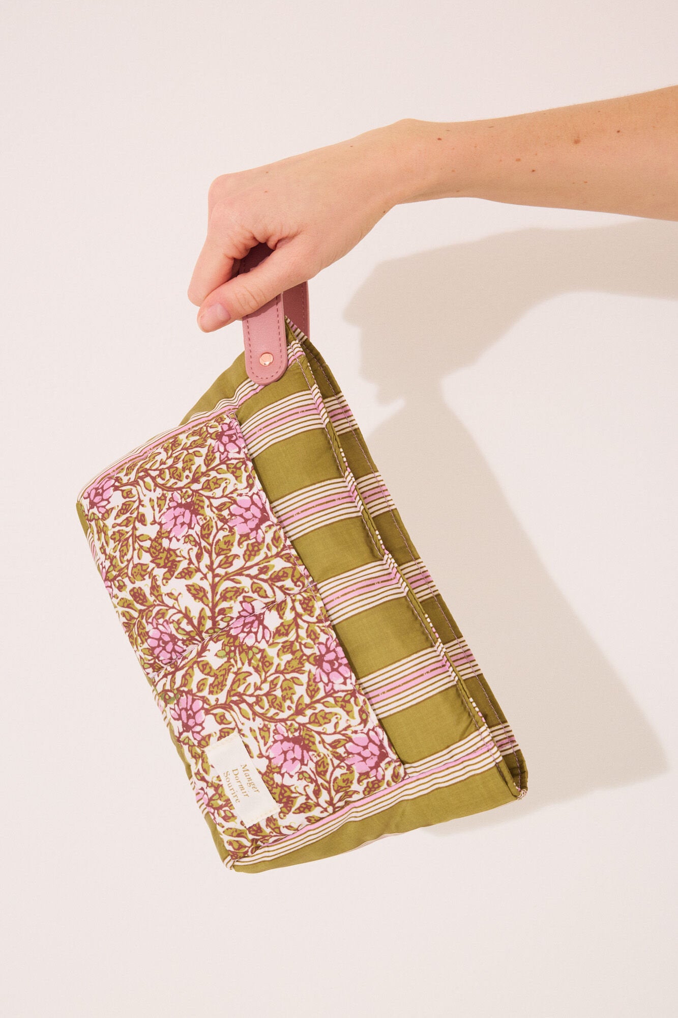 Women Secret_Medium Quilted Flower Vanity Case_4849244_98_01