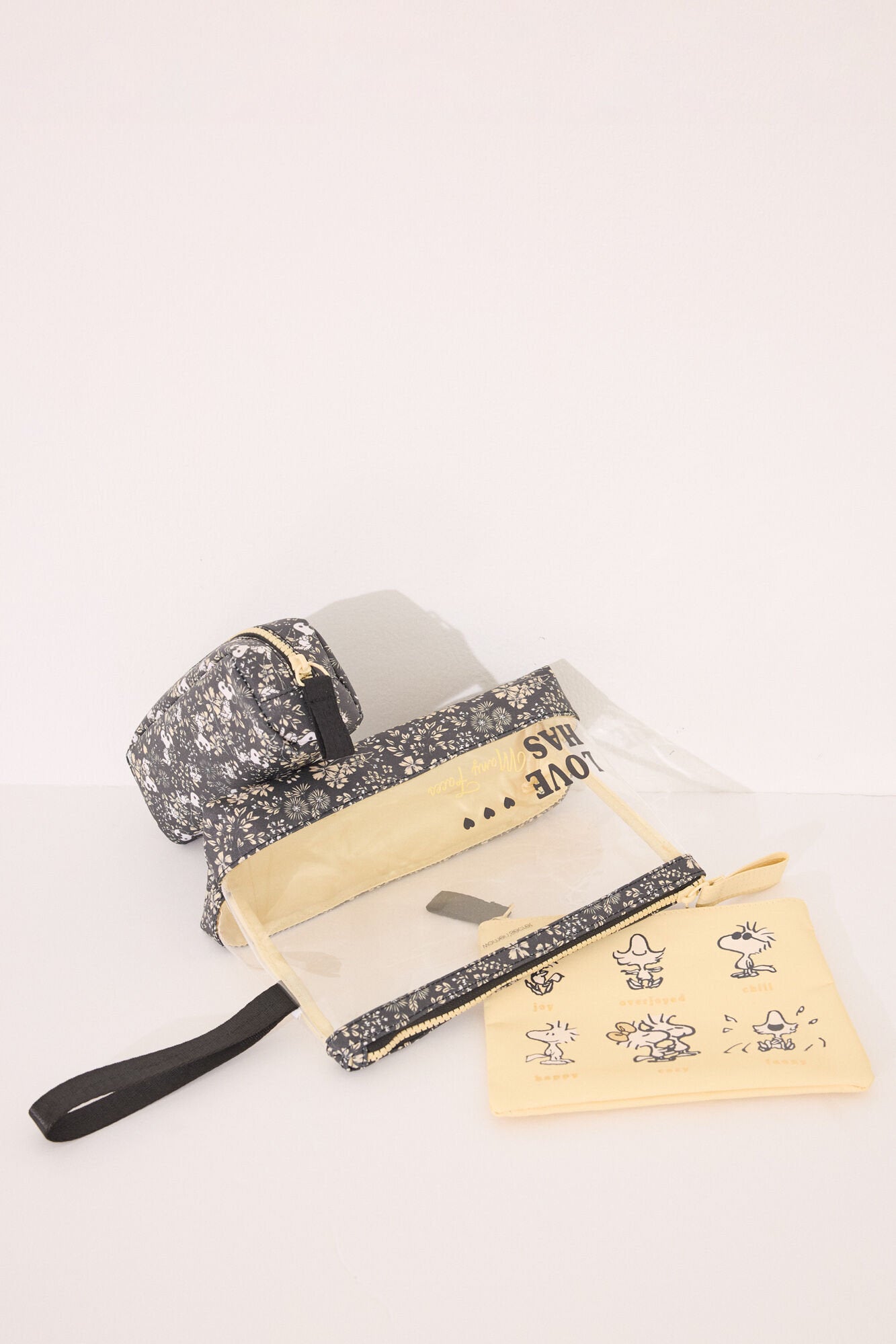 Women Secret_Pack of 3 Snoopy Toiletry Bags_4849246_98_02