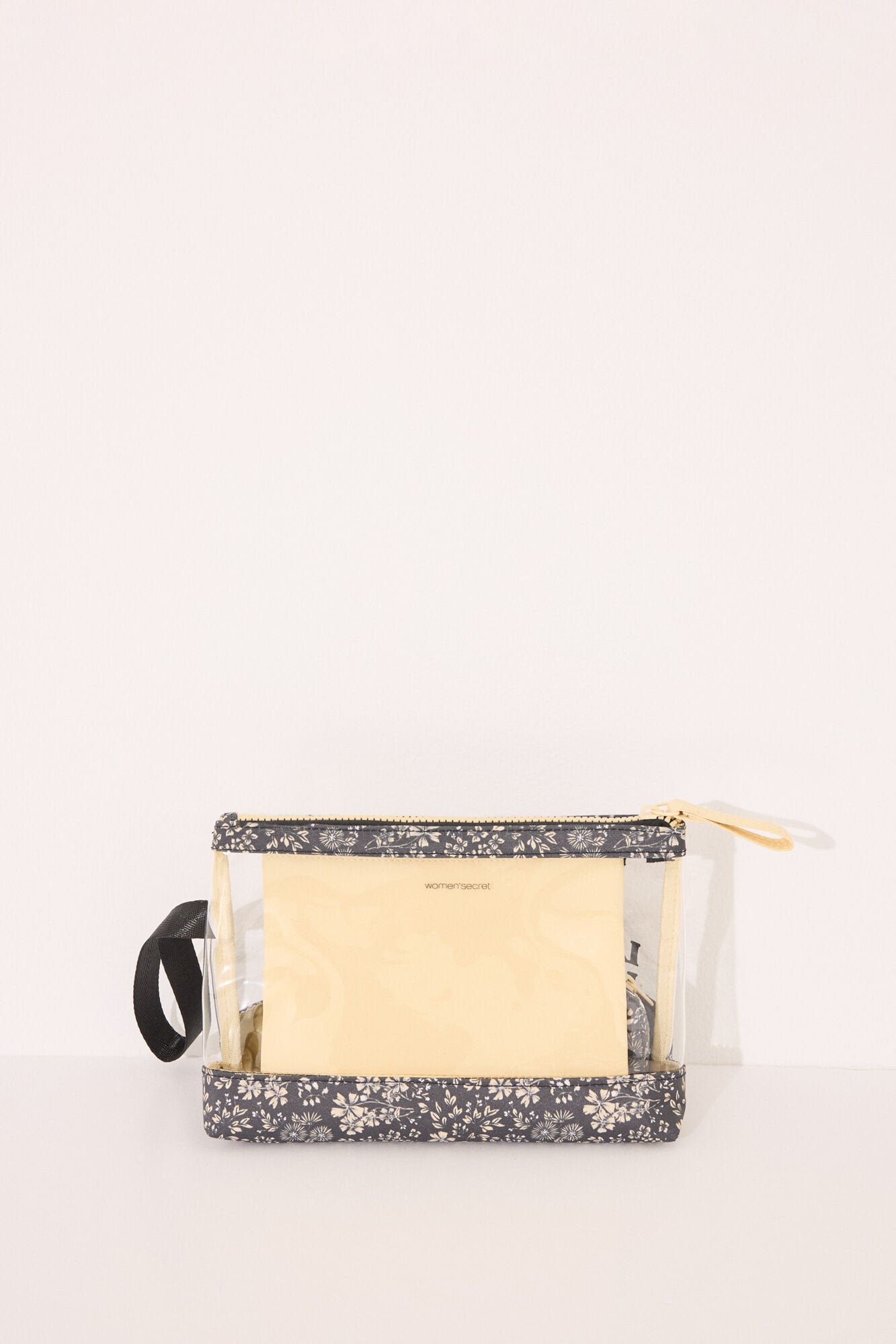 Women Secret_Pack of 3 Snoopy Toiletry Bags_4849246_98_03