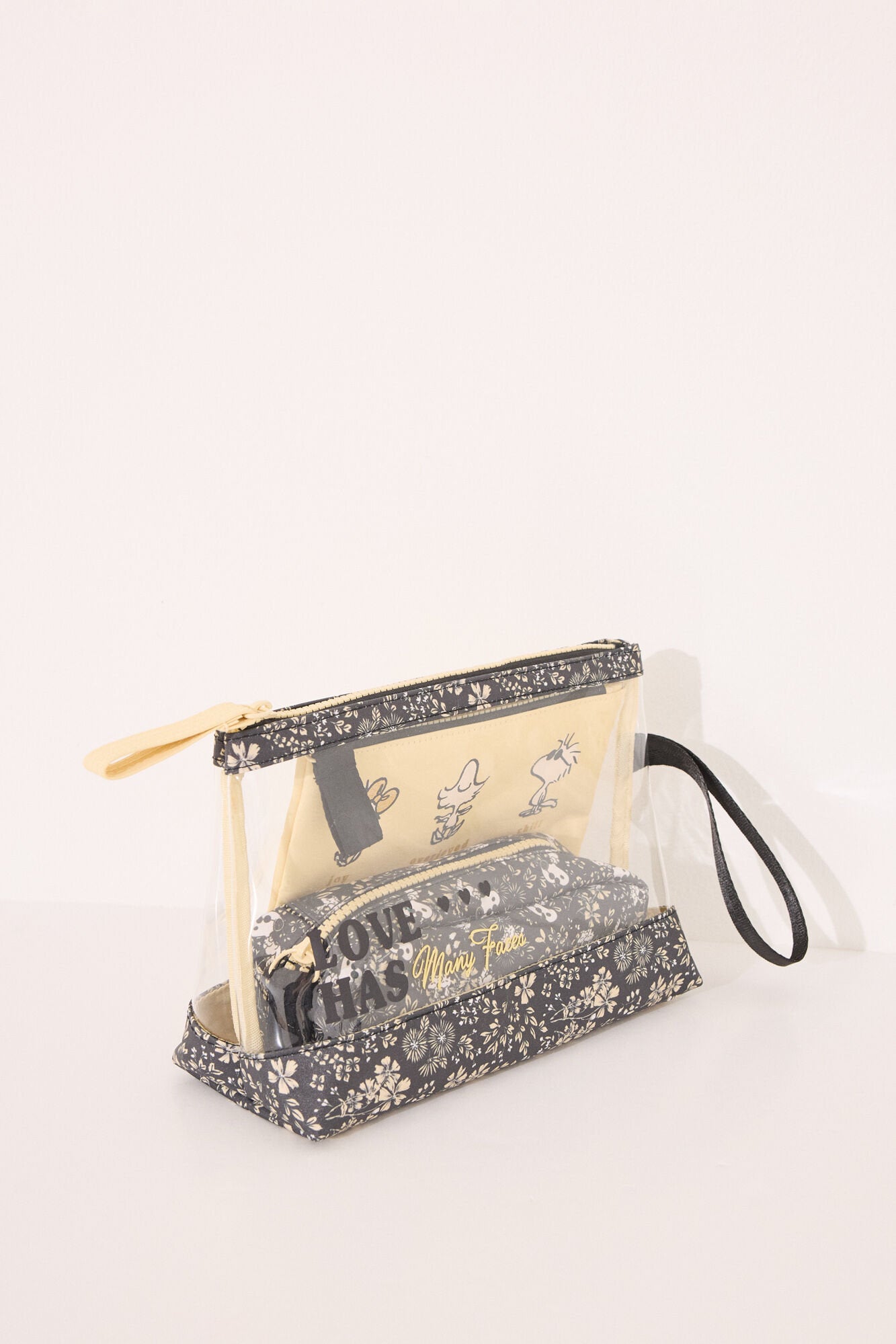 Women Secret_Pack of 3 Snoopy Toiletry Bags_4849246_98_04