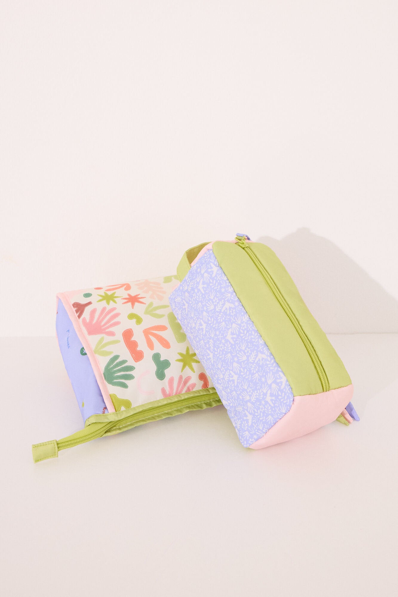Women Secret_Small Vanity Case Bag with Multicoloured Leaves_4849248_98_06