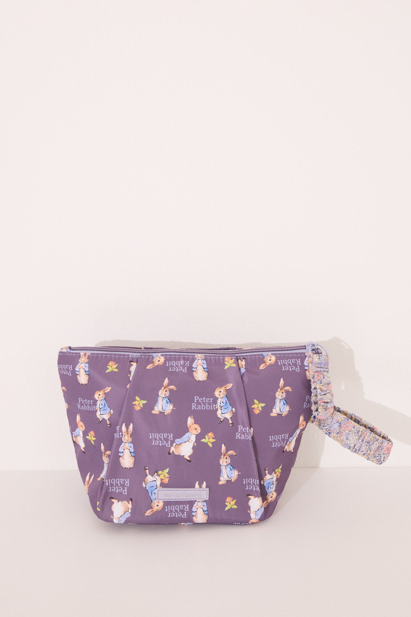 Women Secret_Mr. Rabbit Print Nylon Medium Vanity Case_4849250_76_01