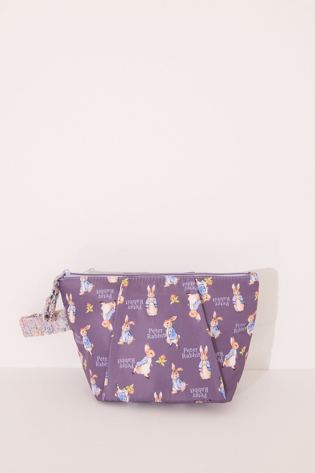 Women Secret_Mr. Rabbit Print Nylon Medium Vanity Case_4849250_76_03