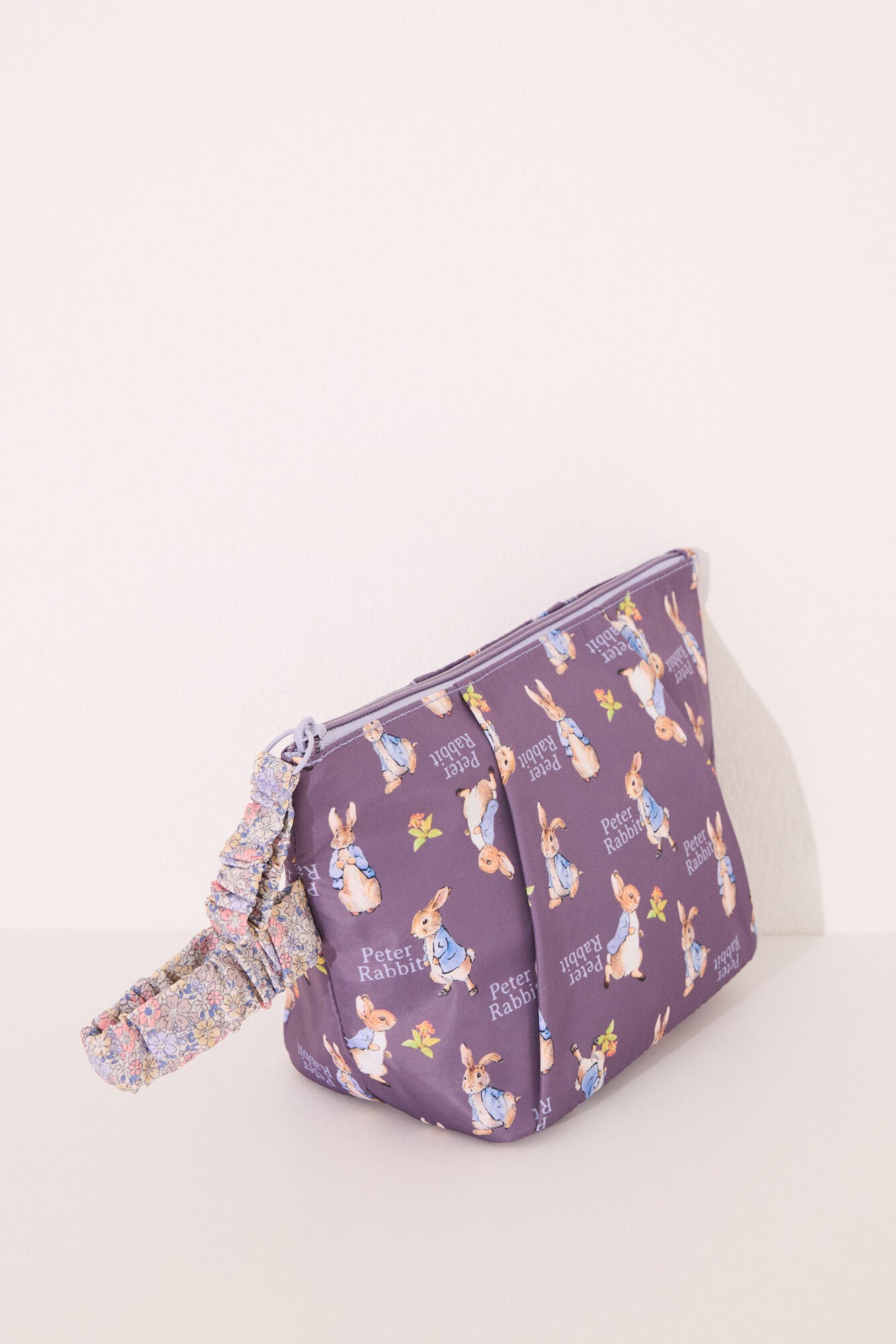 Women Secret_Mr. Rabbit Print Nylon Medium Vanity Case_4849250_76_04