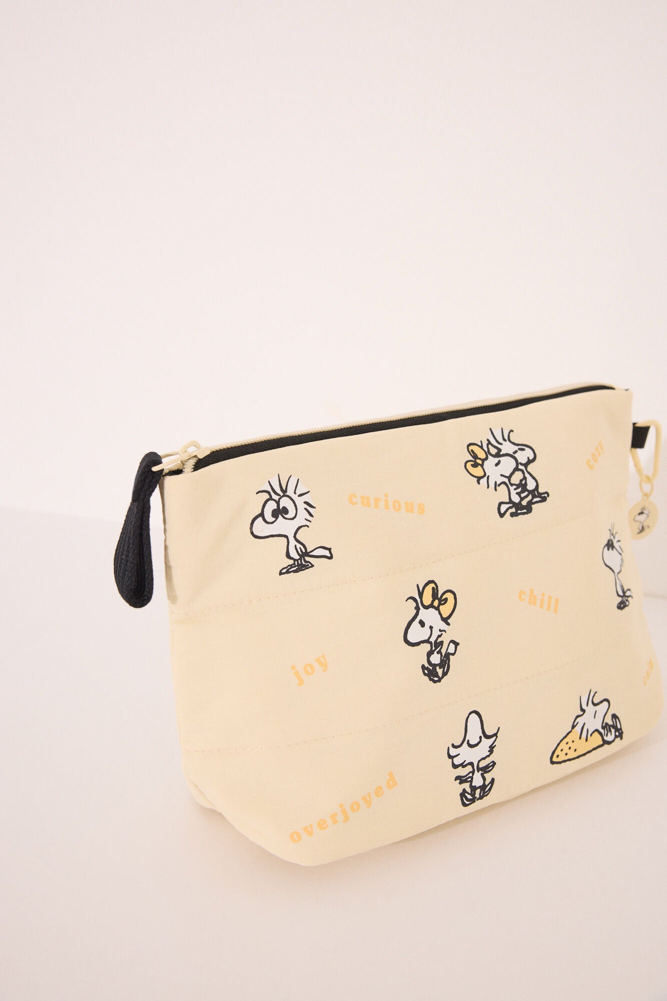 Women Secret_Medium Snoopy Yellow Vanity Case_4849252_05_02