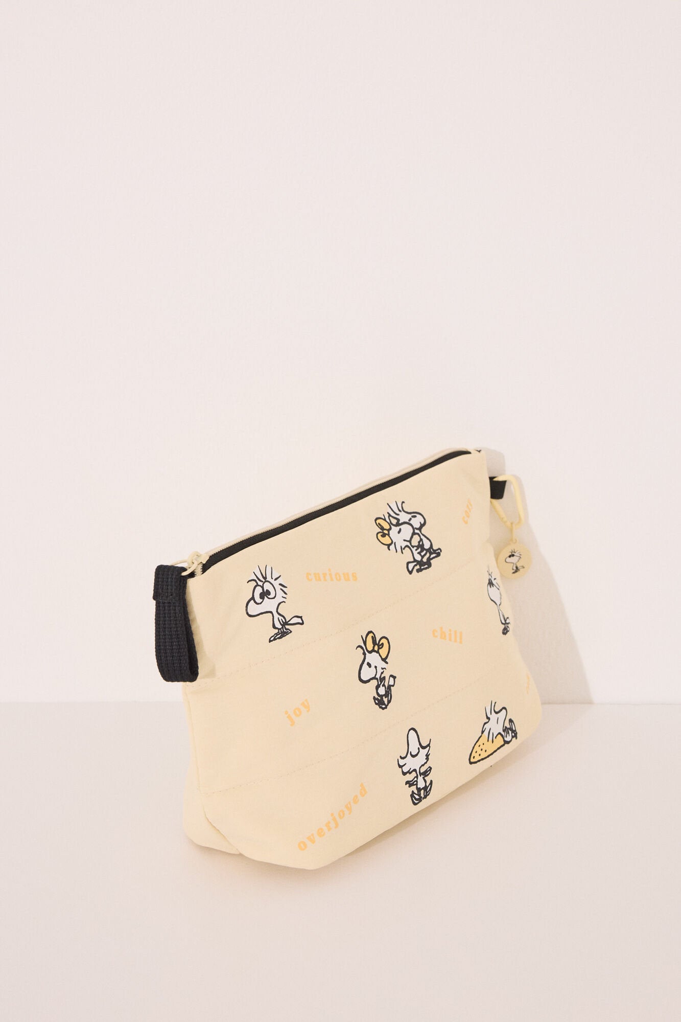 Women Secret_Medium Snoopy Yellow Vanity Case_4849252_05_06