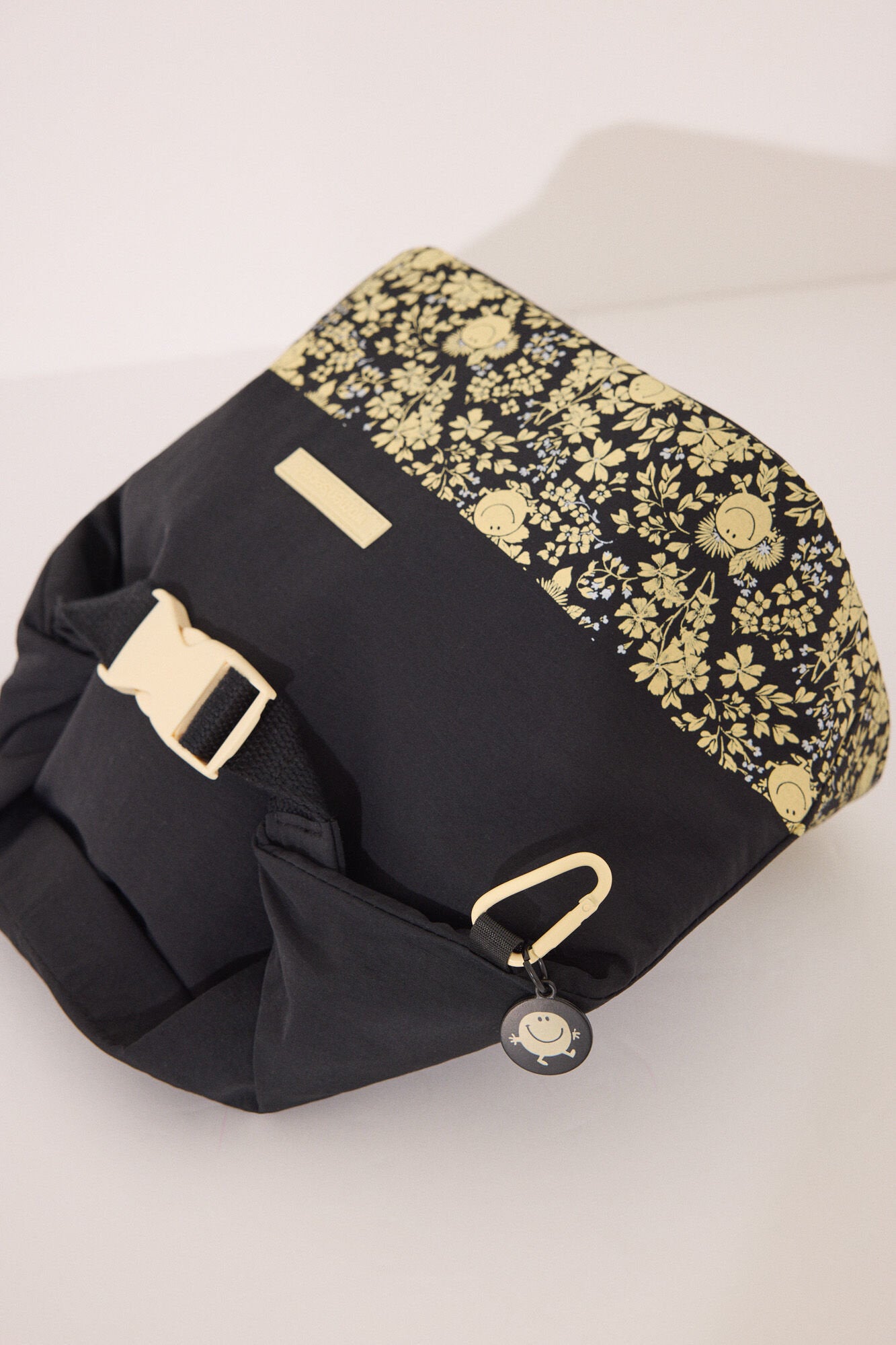 Women Secret_Mr. Happy Thermal Food Bag_4849253_01_02