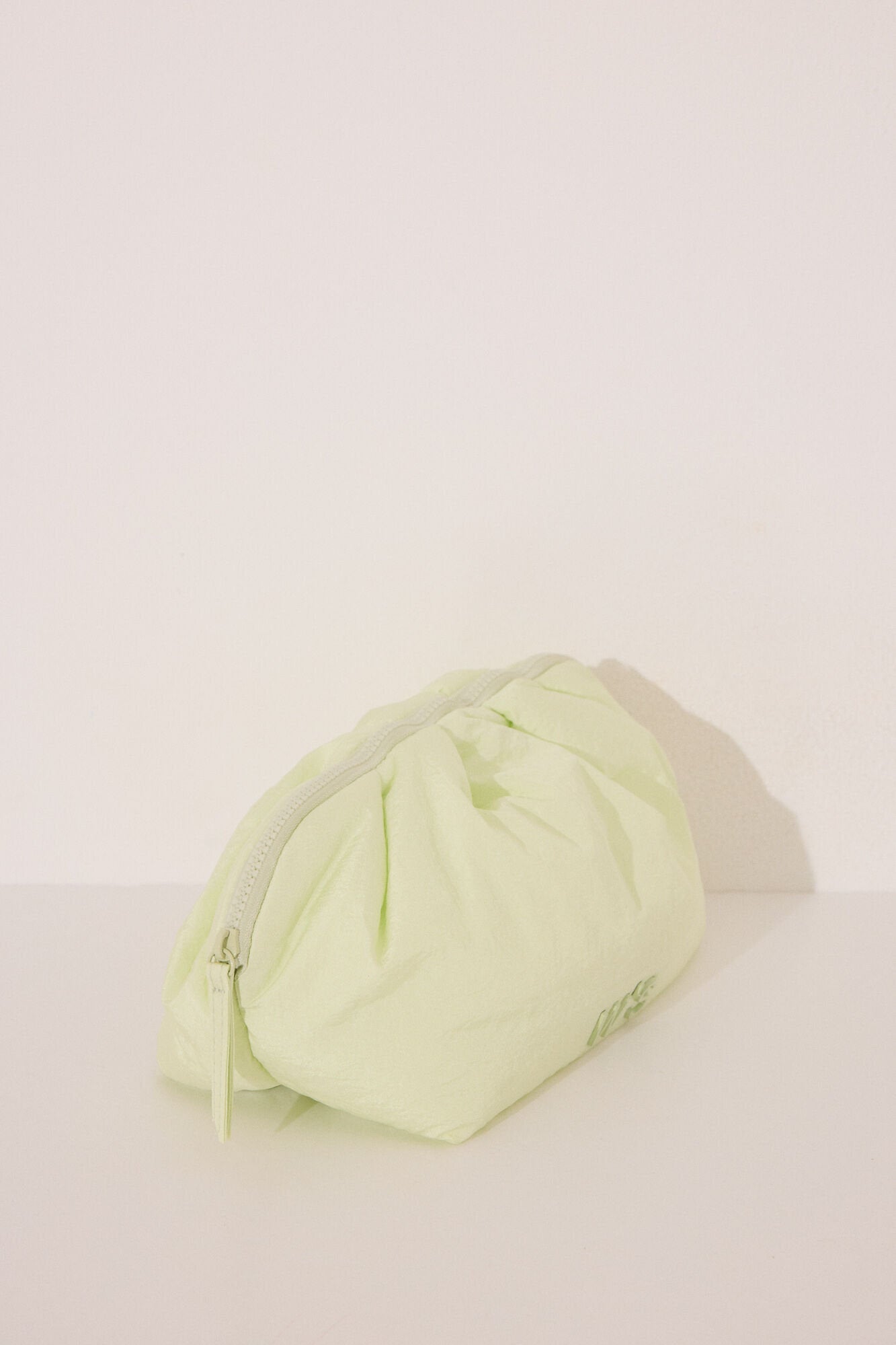 Women Secret_Large Cloud Nylon Vanity Case in Lime Green_4849260_28_05