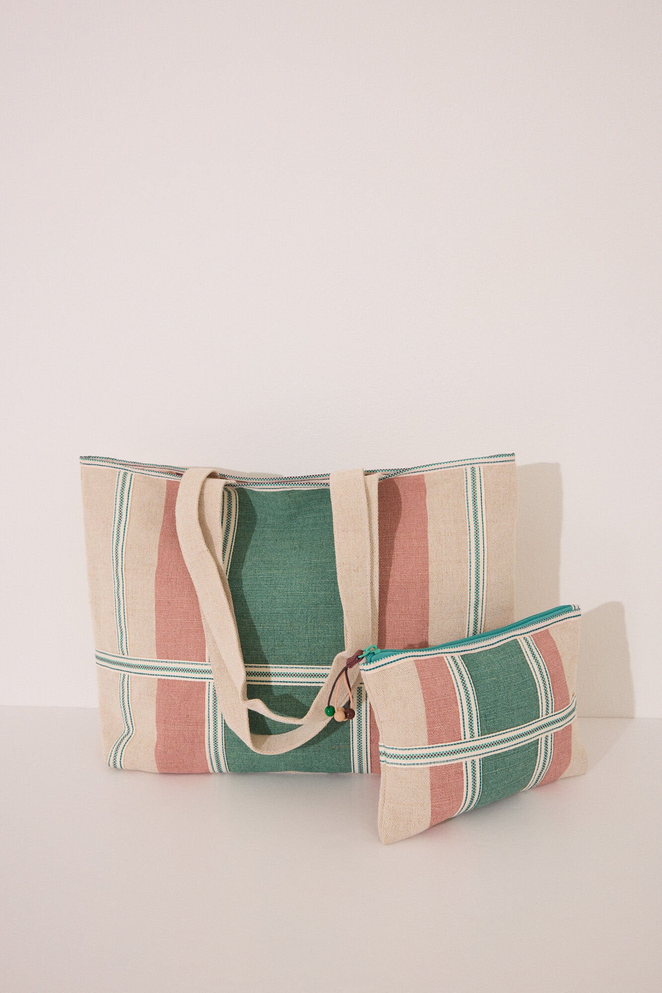 Women Secret_Medium Grey Vanity Case_4849268_98_03