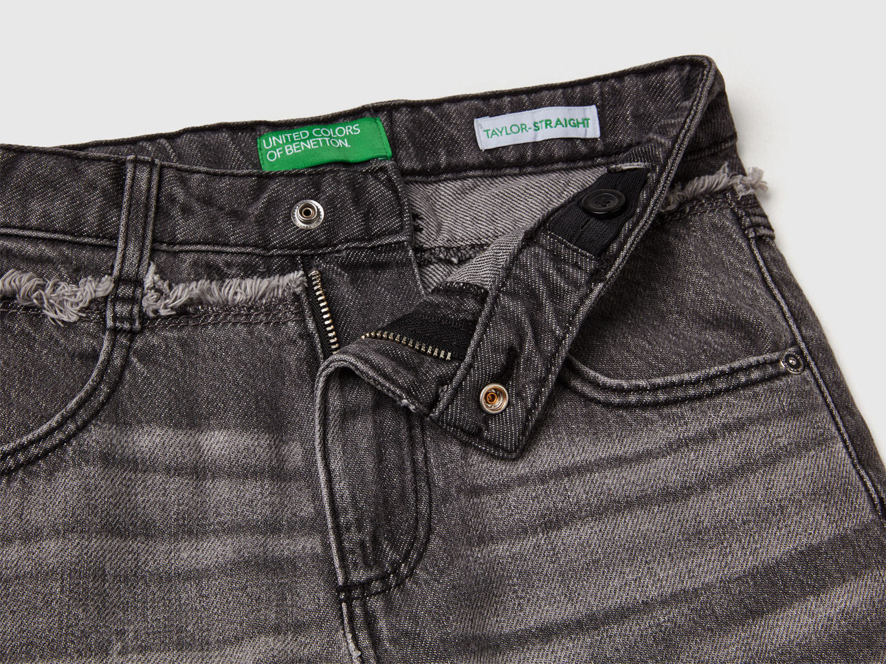 Benetton_Black_Straight Fit Jeans_488PCE04B_700_03