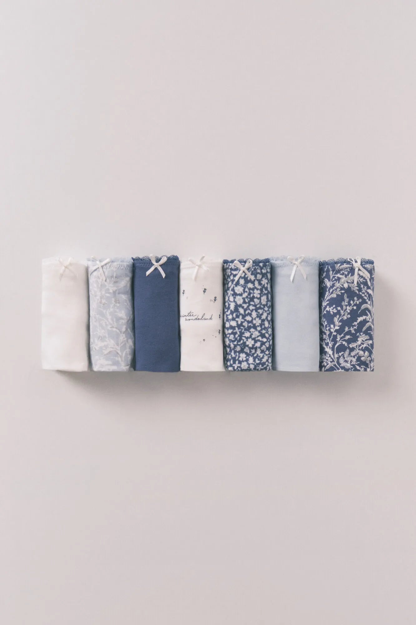 Women Secret_Blue Print_Pack of 7 Panties Culottes with Christmas Print_4932691_19_01