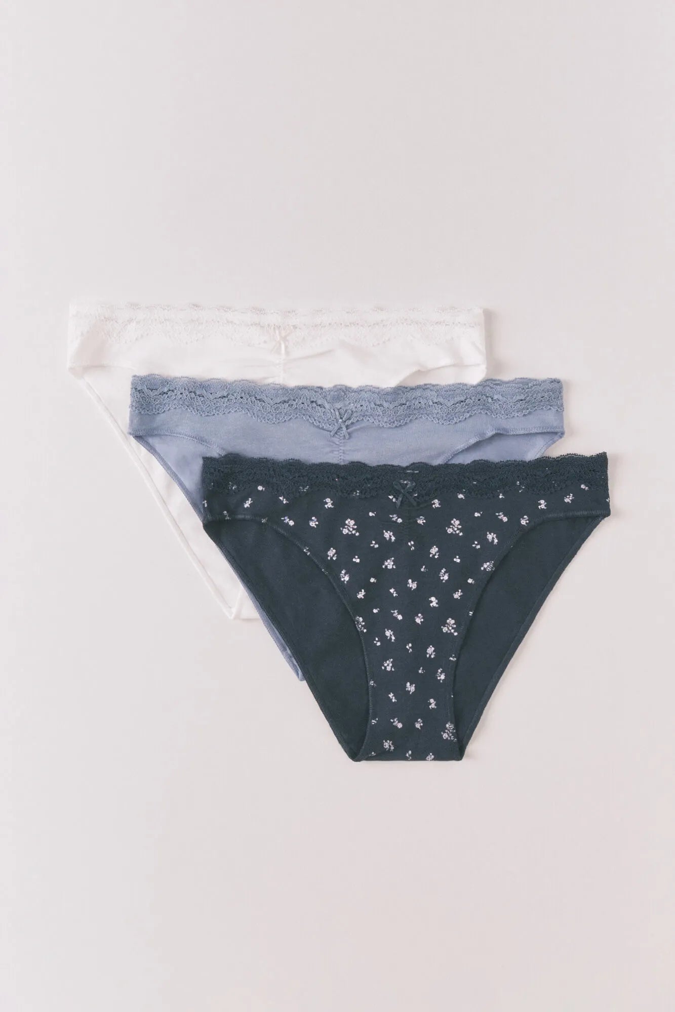 Women Secret_Multicoloured_3-Pack Classic Cotton Lace Bow Panties_4933613_98_04