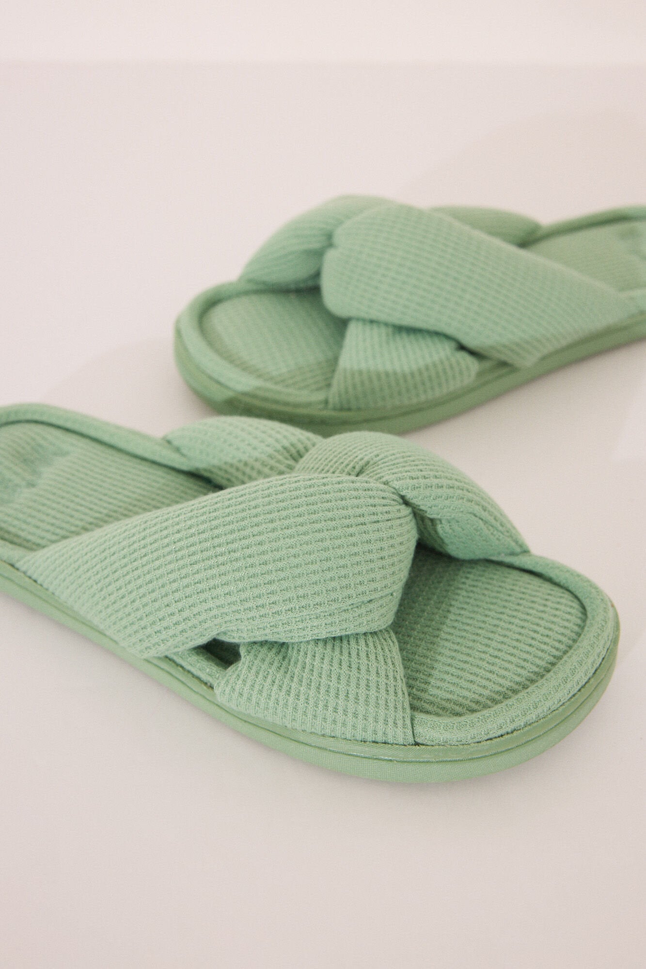 Women Secret_Green Waffle Open Sneakers_4992511_21_01