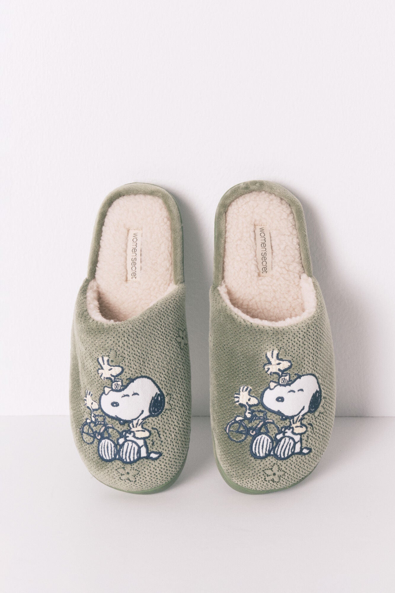 Women Secret_Dark Khaki_Snoopy Dark Khaki Slippers_4992528_91_01