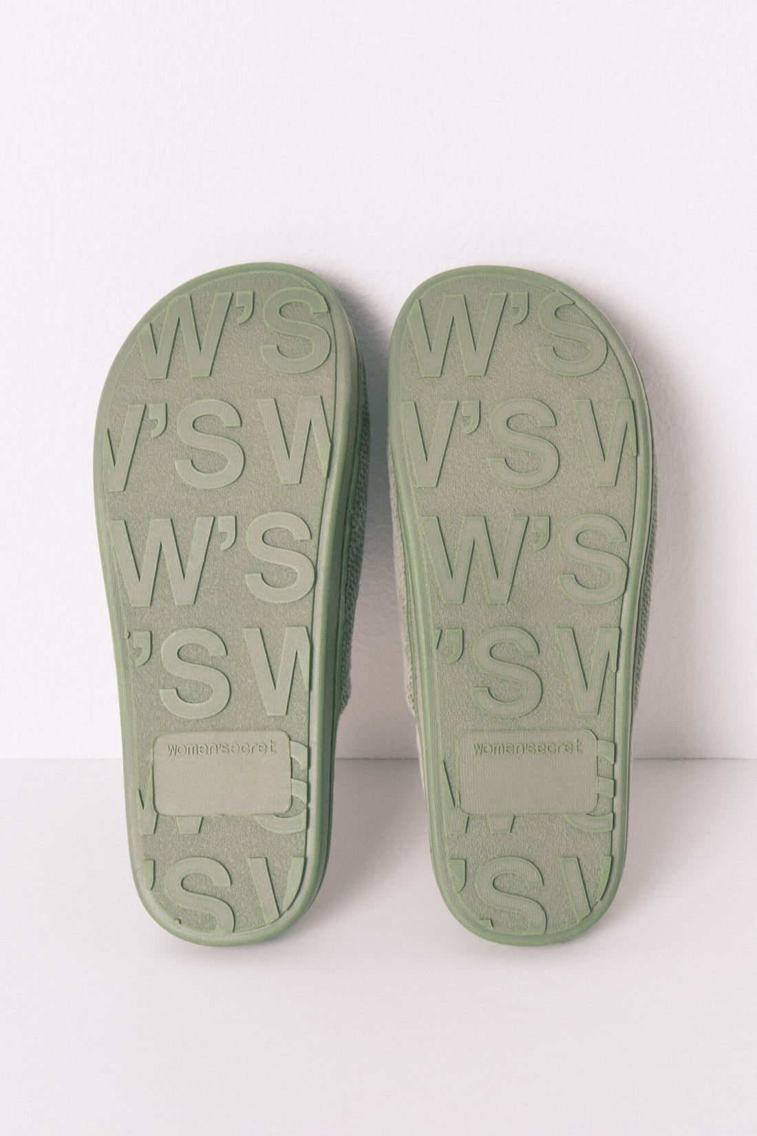 Women Secret_Dark Khaki_Snoopy Dark Khaki Slippers_4992528_91_02