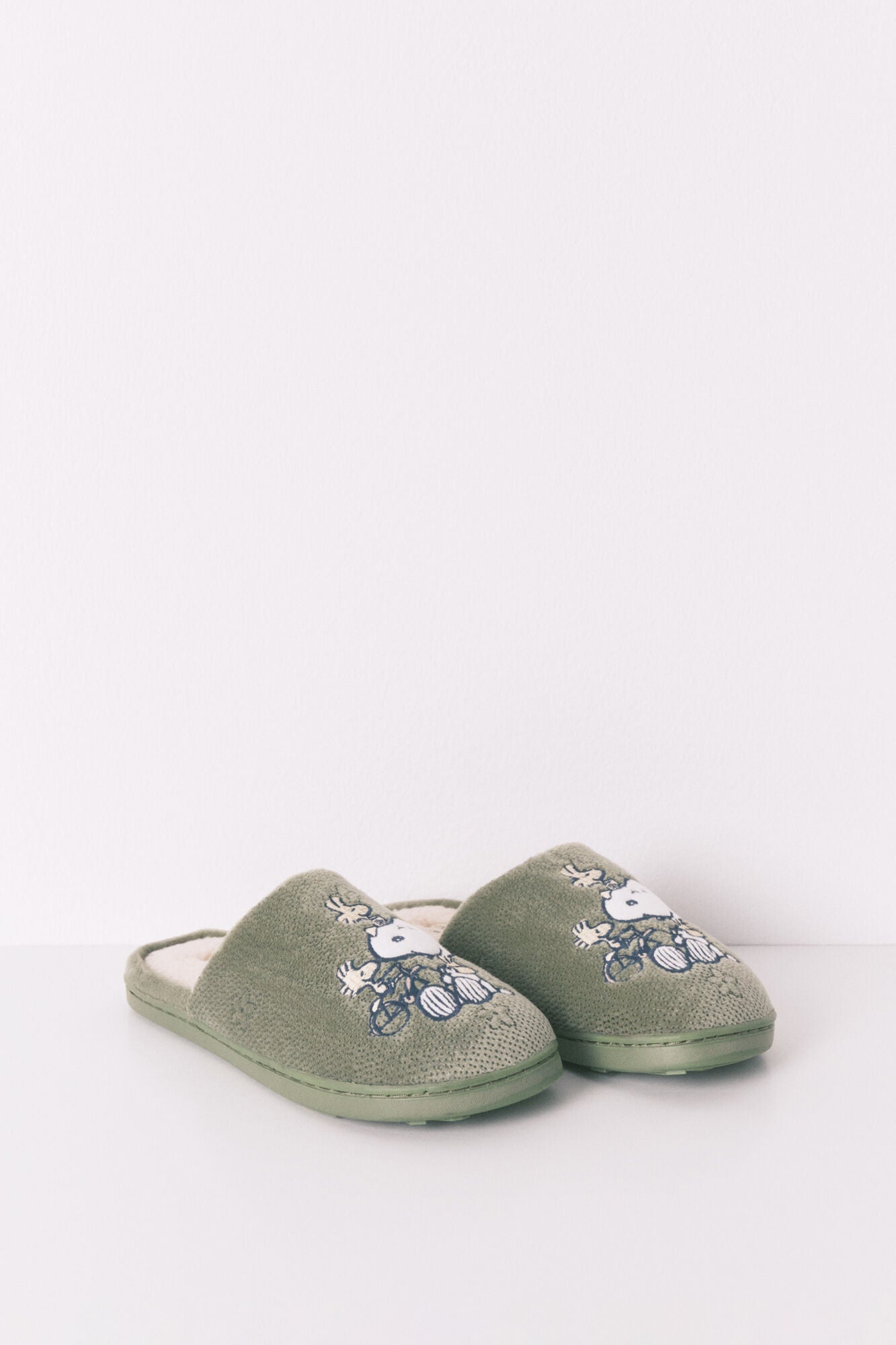 Women Secret_Dark Khaki_Snoopy Dark Khaki Slippers_4992528_91_03