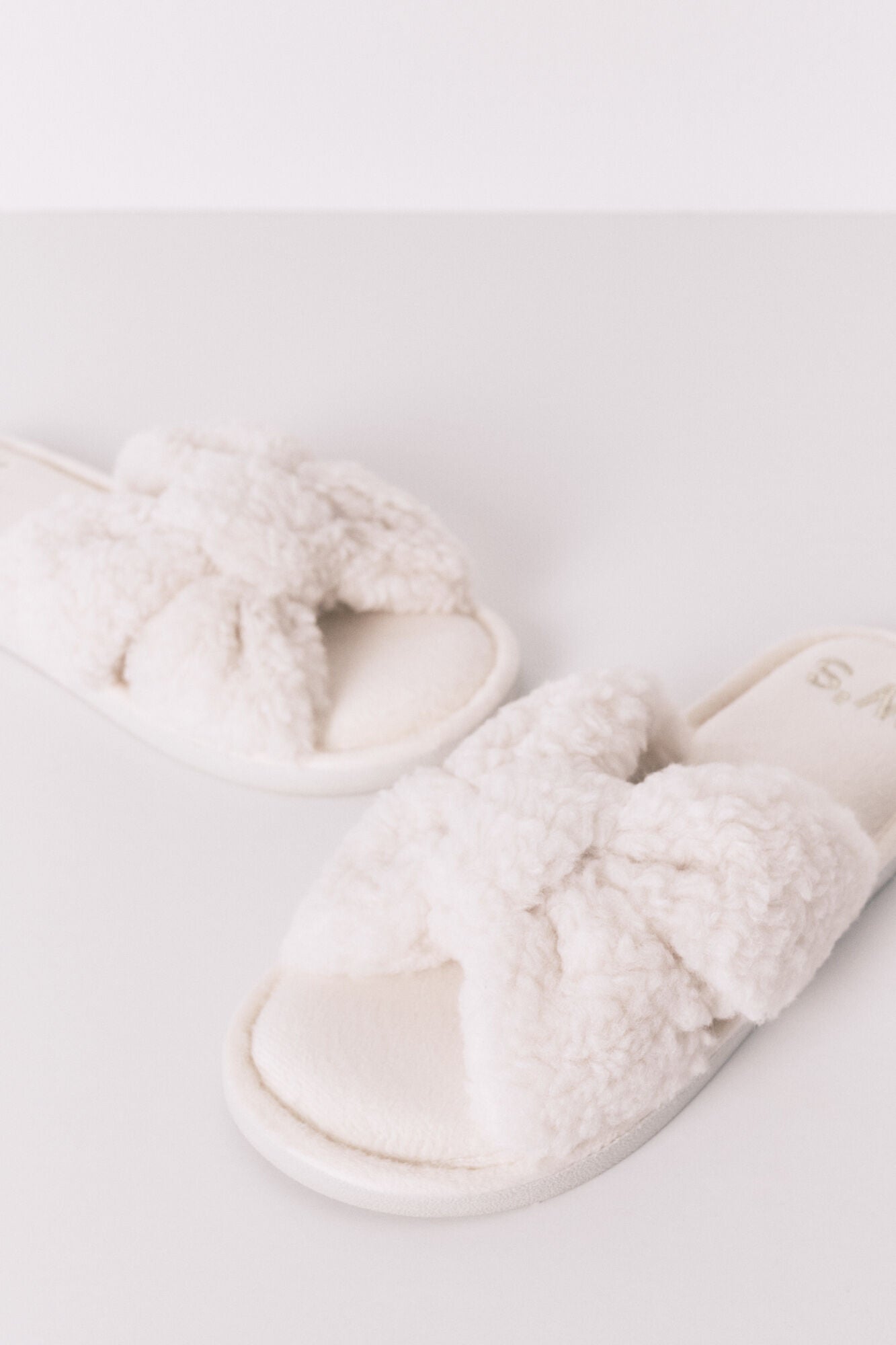Women Secret_Ivory_Ivory Faux Shearling Slipper_4992532_96_05
