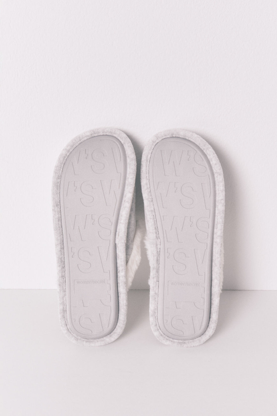 Women Secret_Dark Grey_Dark Grey Snoopy Slippers_4992541_41_02