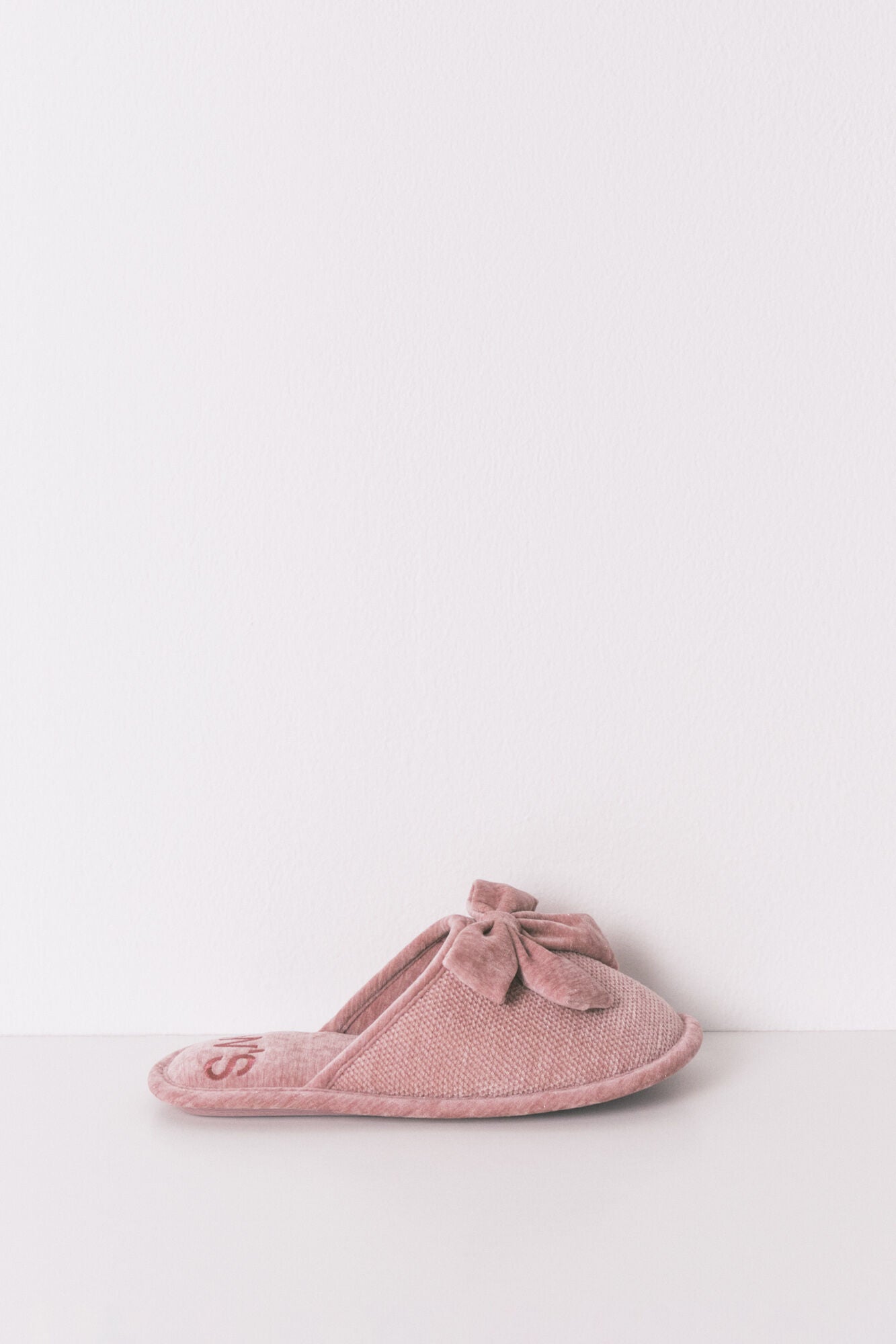Women Secret_Pink_Closed Pink Chenille Slippers_4992544_70_05