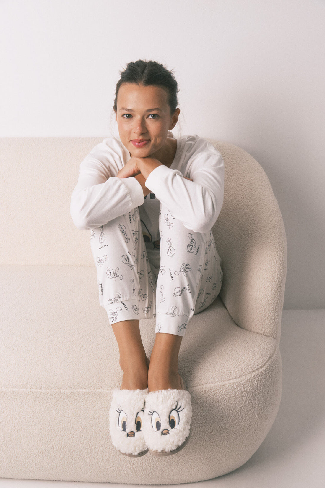 Women Secret_Tan_Tweety White Faux Shearling Slippers_4992549_33_01