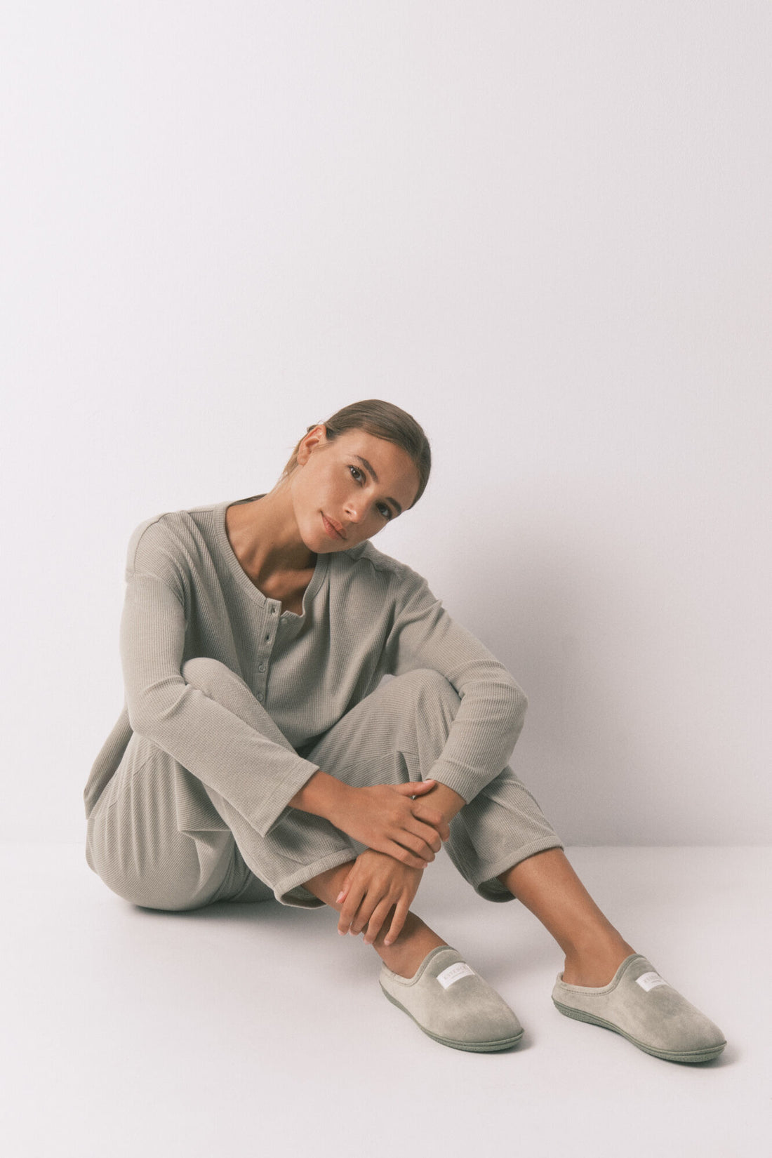 Women Secret_Dark Khaki_Green Velour Slippers_4992551_91_02