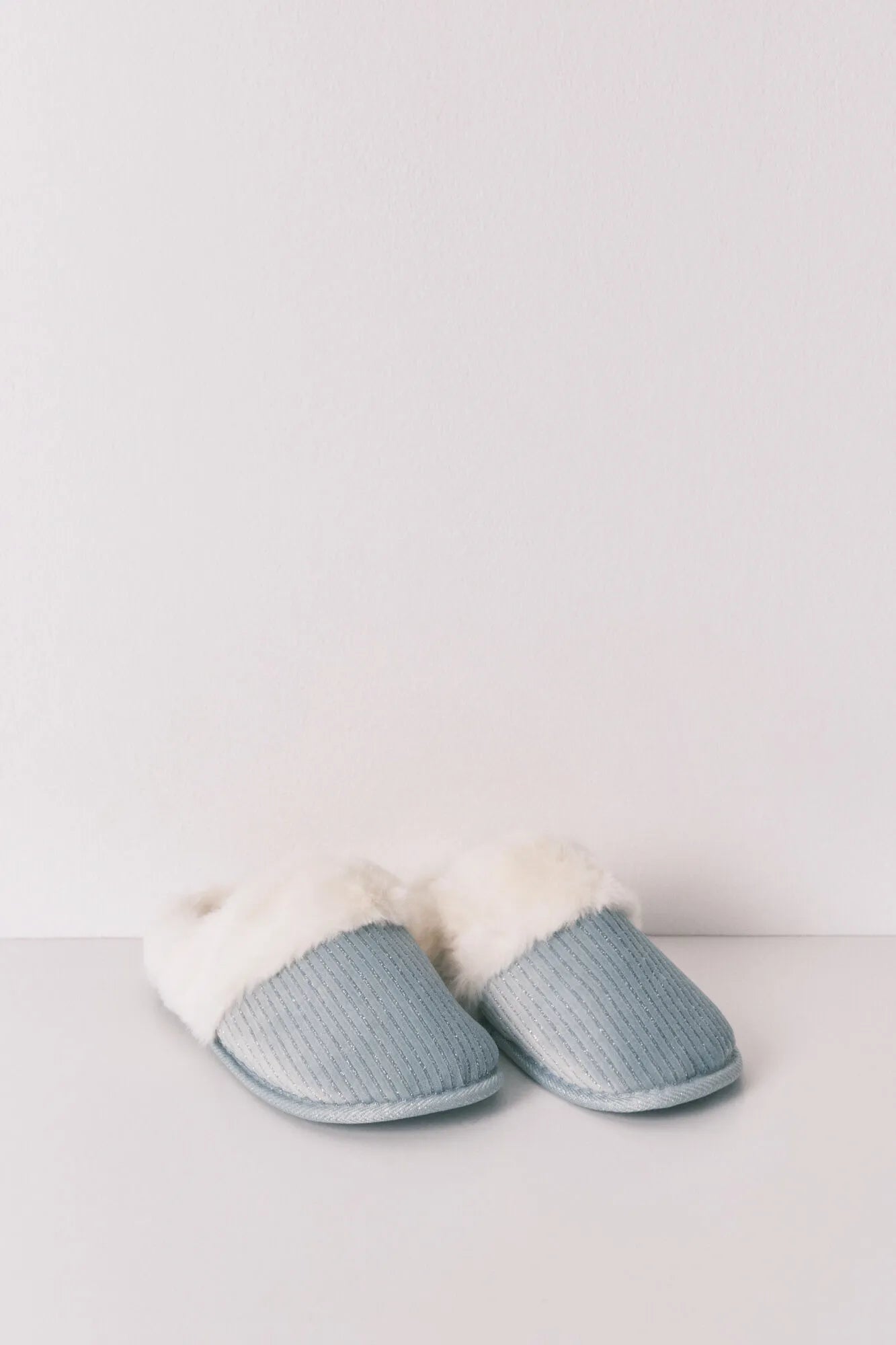 Women Secret_Green_Green Lurex Fur Ribbed Slippers_4992571_23_01