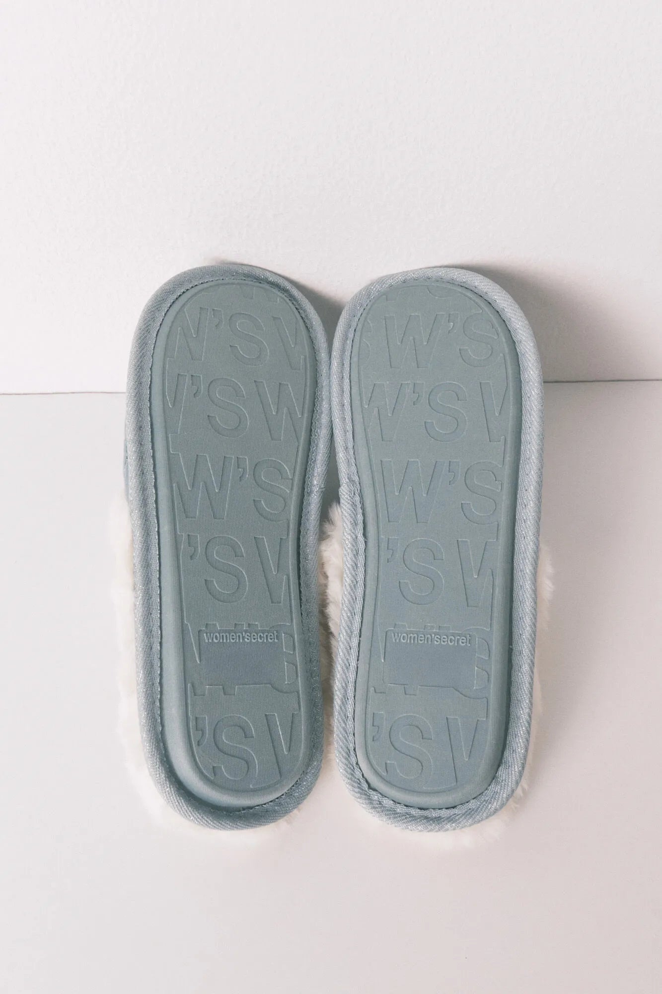 Women Secret_Green_Green Lurex Fur Ribbed Slippers_4992571_23_03