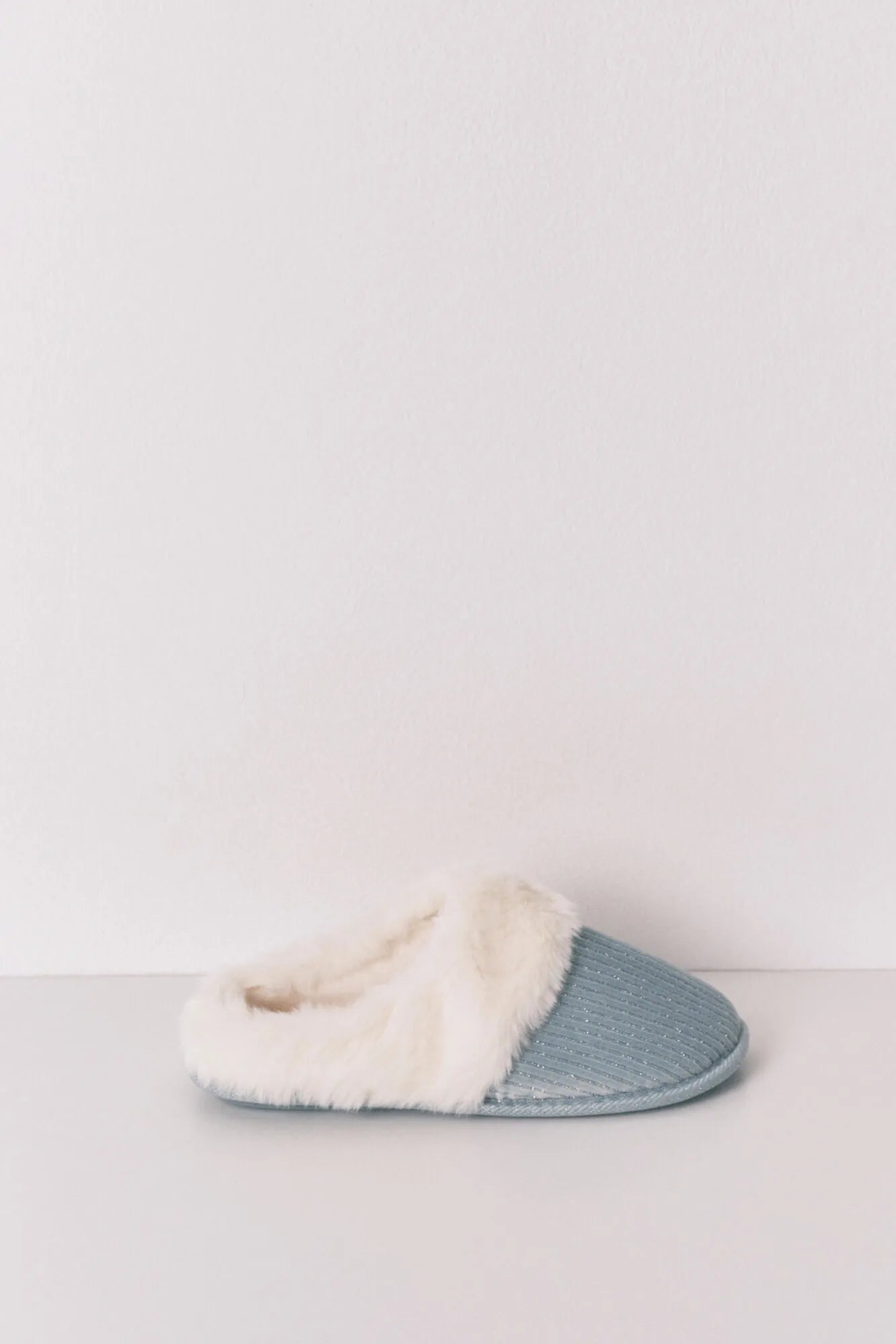 Women Secret_Green_Green Lurex Fur Ribbed Slippers_4992571_23_05