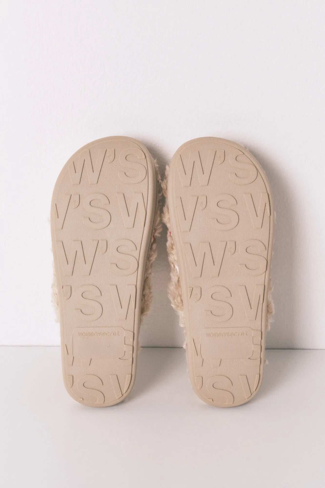 Women Secret_Sand_Beige Snoopy Faux Shearling Slippers_4992584_38_06