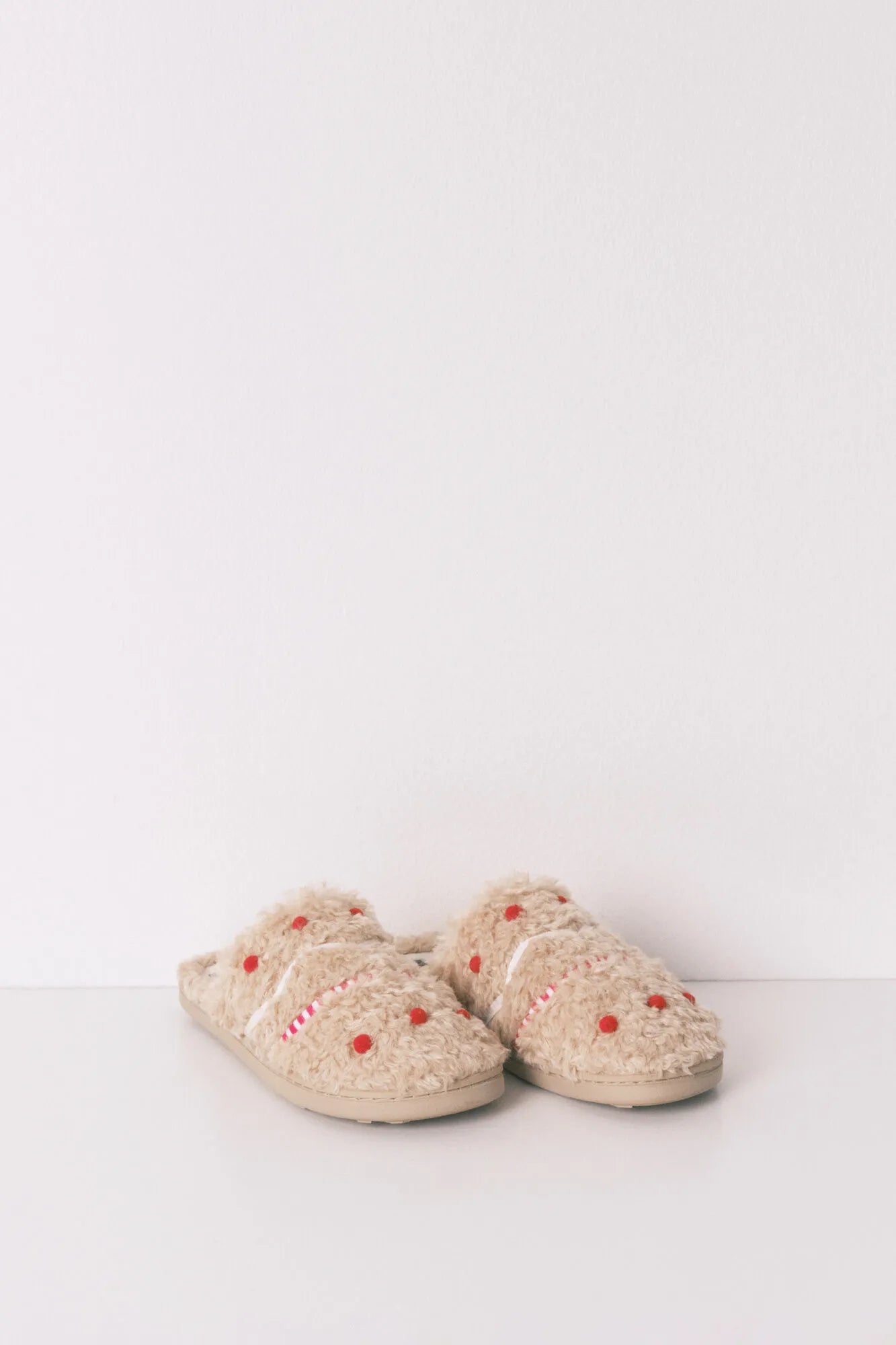 Women Secret_Sand_Beige Snoopy Faux Shearling Slippers_4992584_38_07