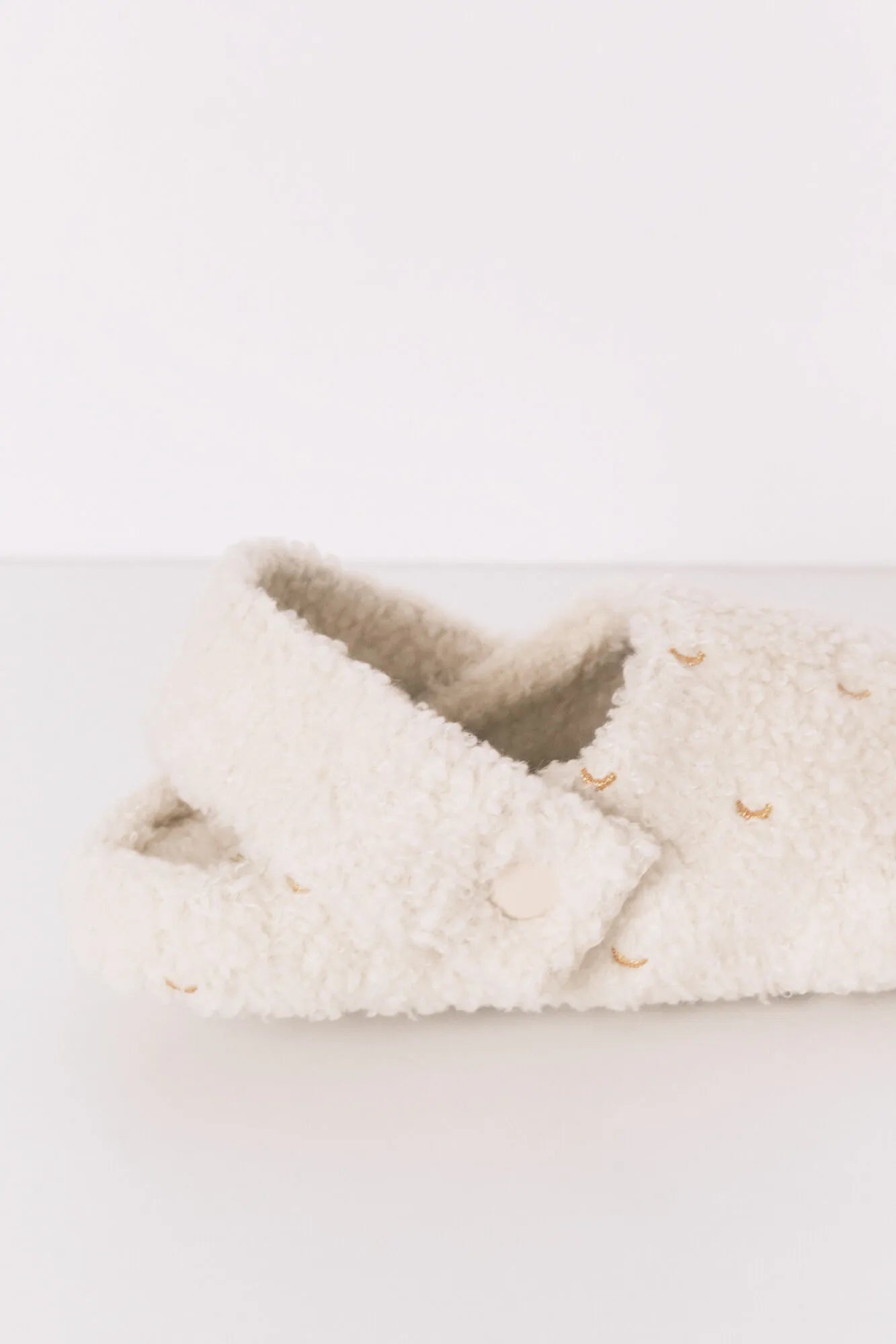 Women Secret_Ivory_White Glitter Faux Shearling Slippers_4992586_96_04