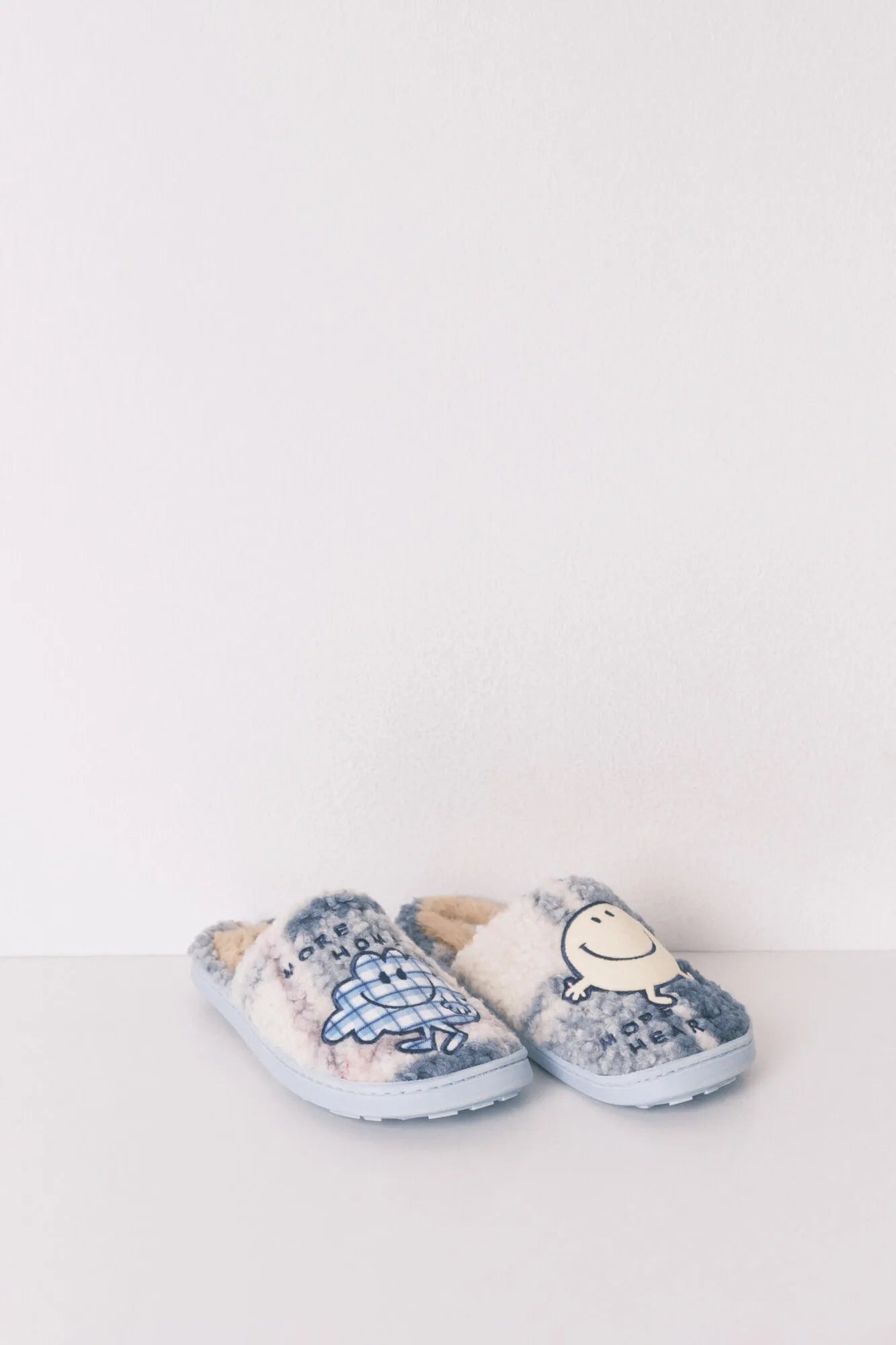 Women Secret_Blue Print_Smileyworld¨ Faux Shearling Slippers_4992592_19_04