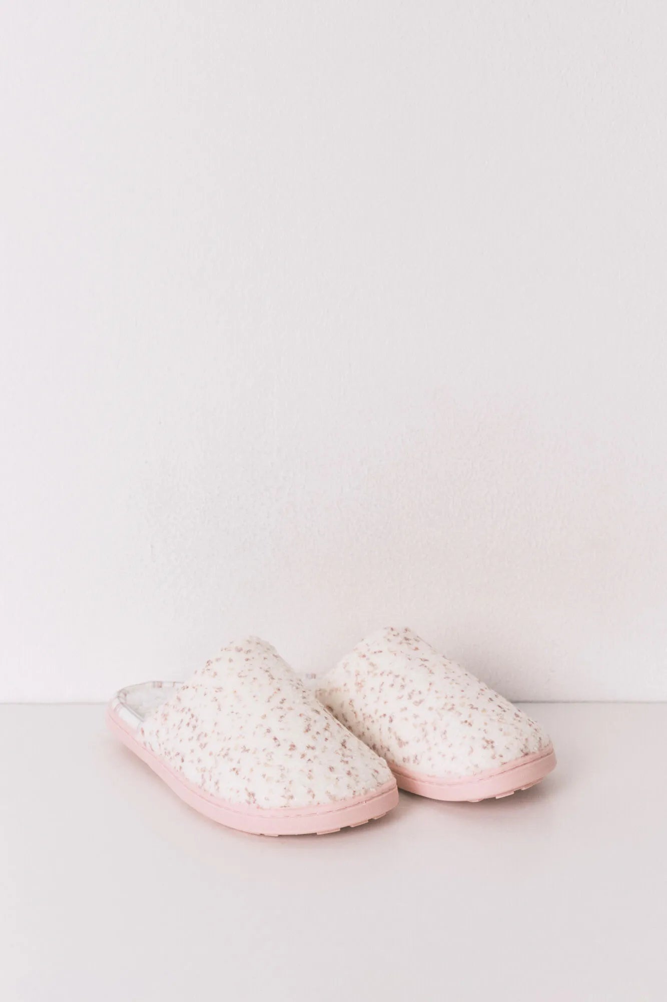 Women Secret_Pink_Stitch Pink Faux Shearling Slippers_4992595_71_01