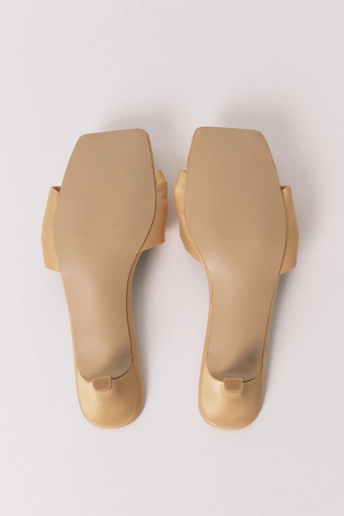 Women Secret_Gold/Mustard_Mustard Satin Kitten Heel Sandals_4993690_08_03