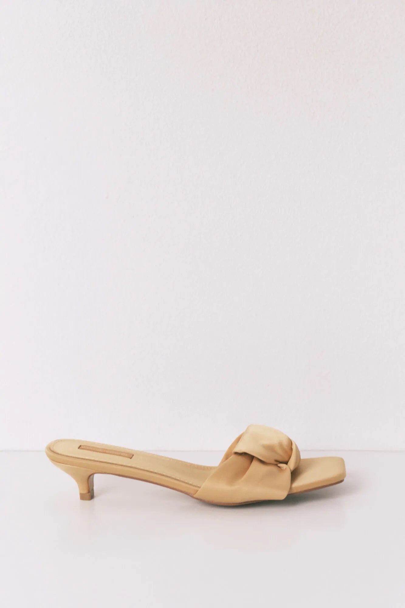 Women Secret_Gold/Mustard_Mustard Satin Kitten Heel Sandals_4993690_08_06