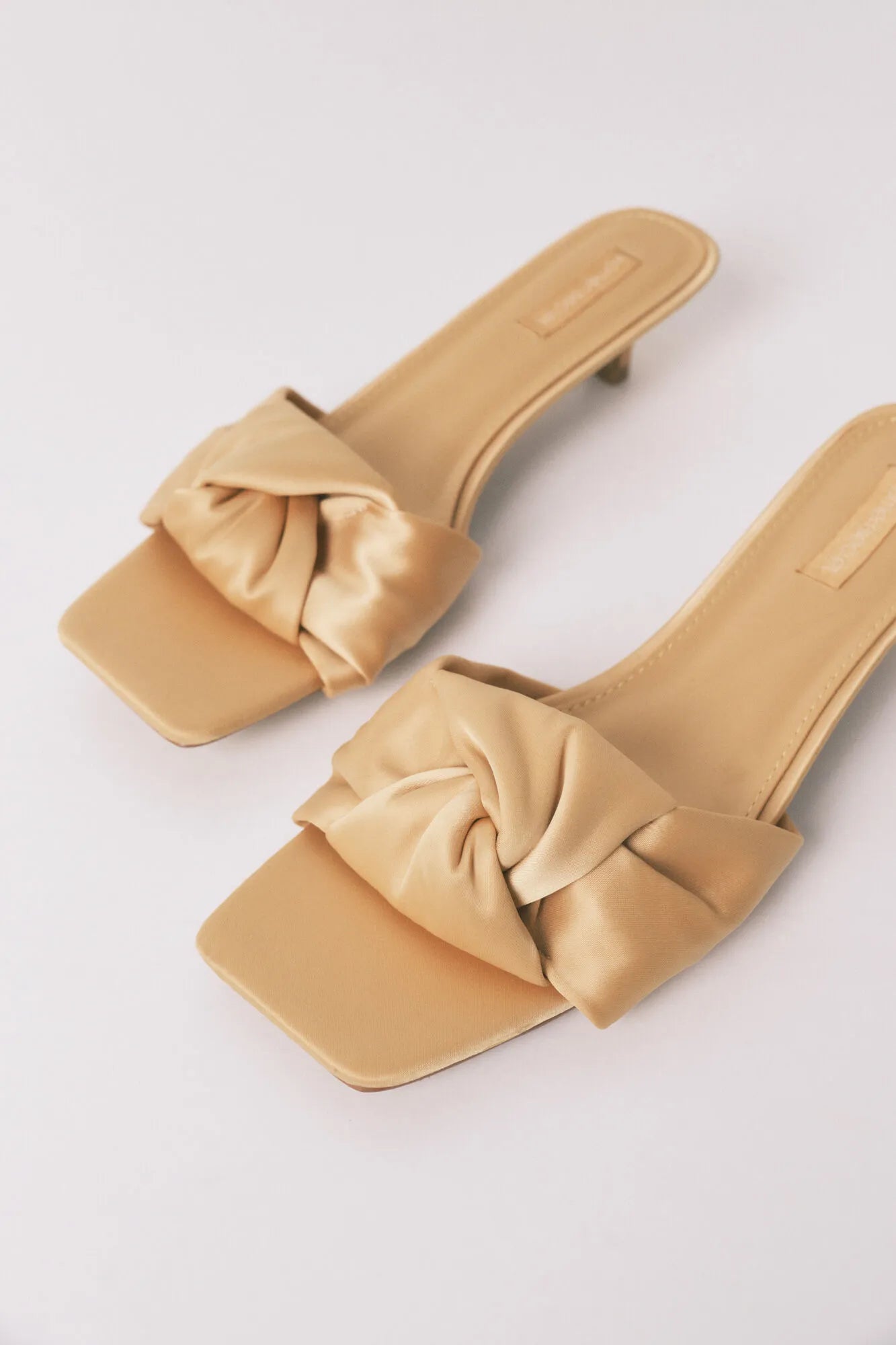 Women Secret_Gold/Mustard_Mustard Satin Kitten Heel Sandals_4993690_08_07