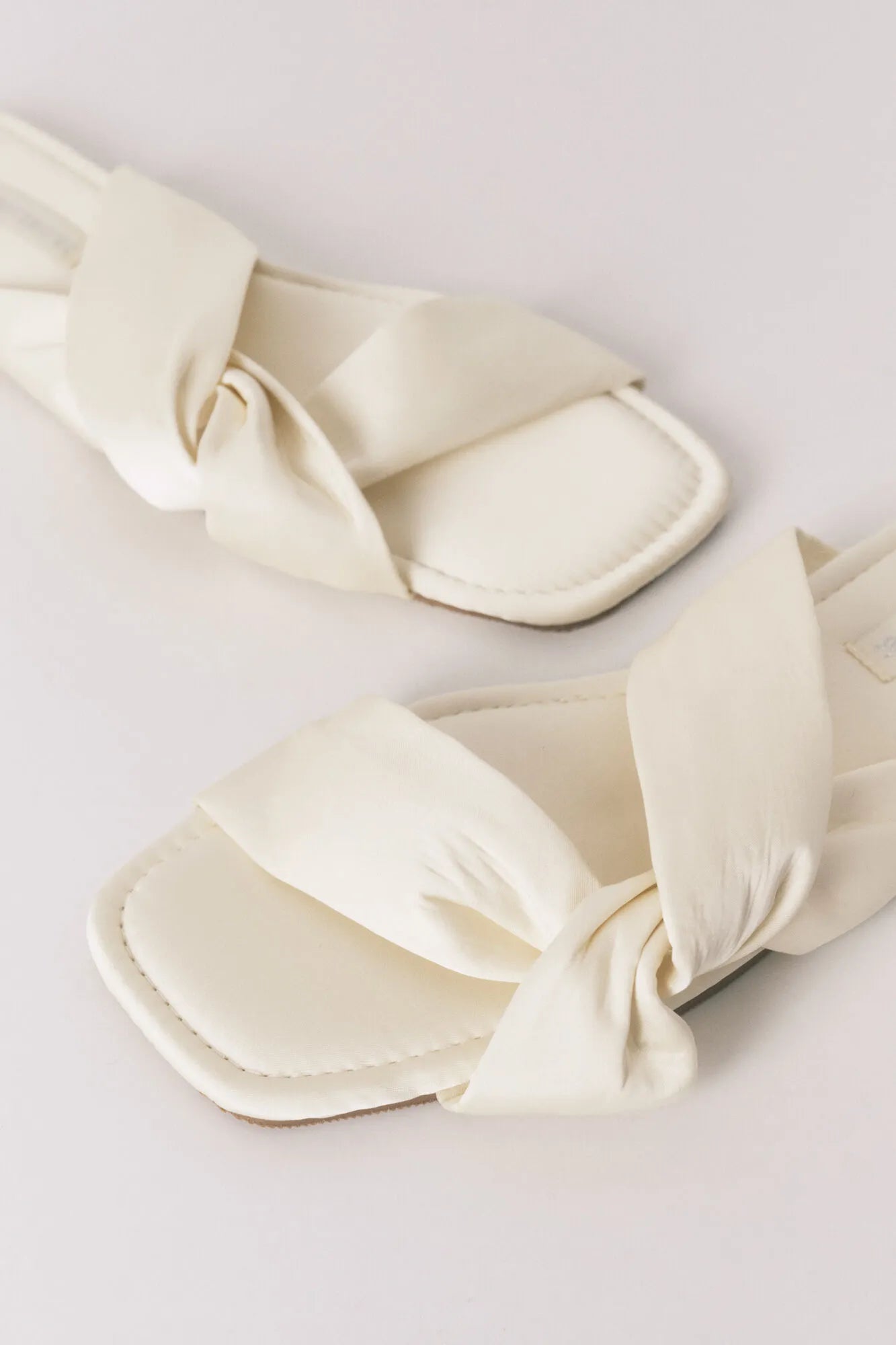 Women Secret_Yellow_Yellow Satin Knot Slippers_4993691_04_01