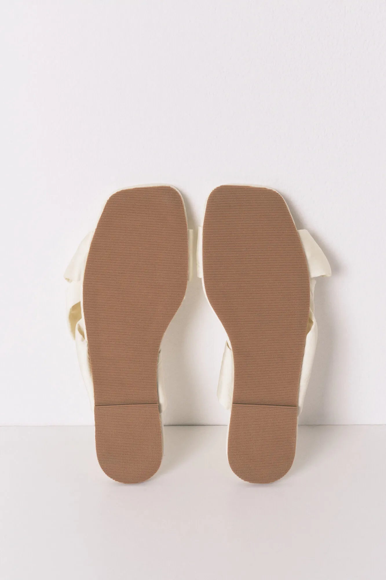 Women Secret_Yellow_Yellow Satin Knot Slippers_4993691_04_04